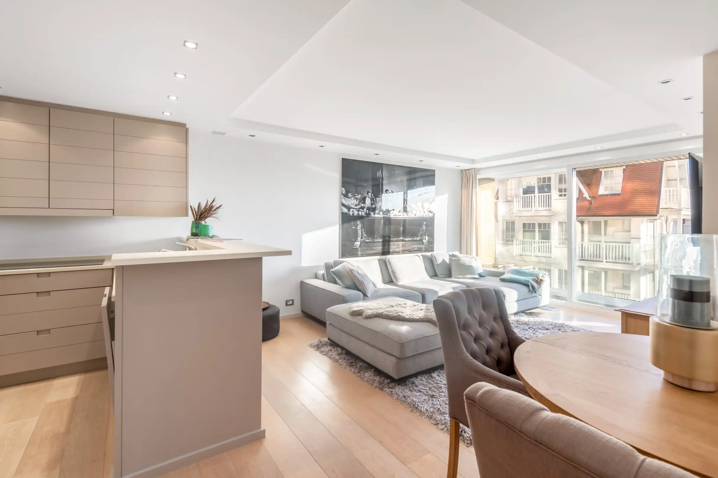 Aangenaam, gemeubeld appartement met zuidgericht terras en open zicht, gelegen in de Kustlaan in het Zoute. foto 7