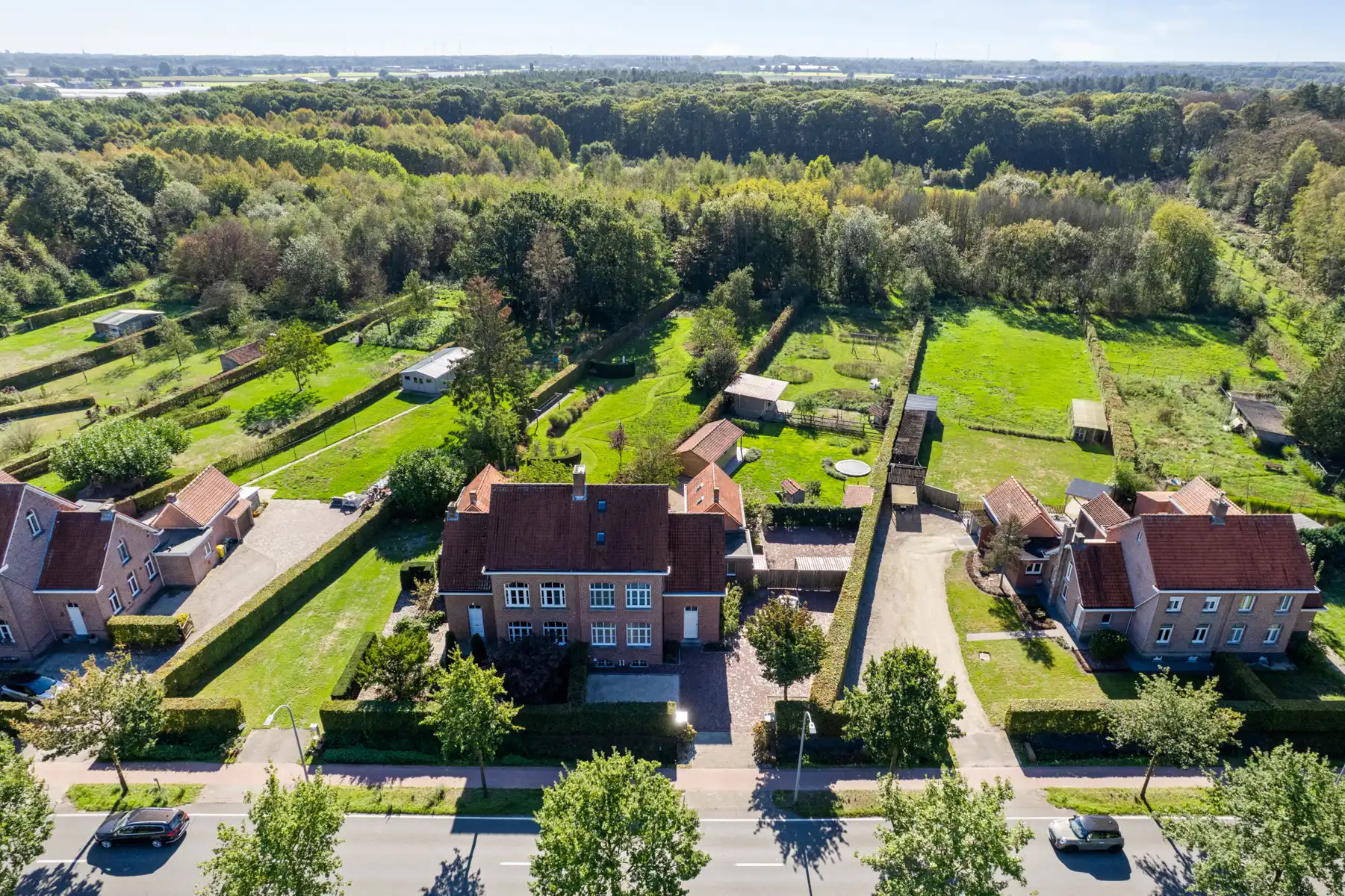 Ruime gerenoveerd erfgoedpand met 6 slk op toplocatie foto 2