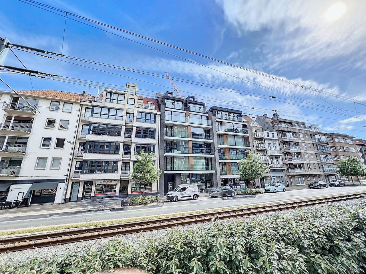 Stijlvol en lichtrijk nieuwbouw dakappartement nabij de Zeedijk en de site van de Heldentoren. foto 1