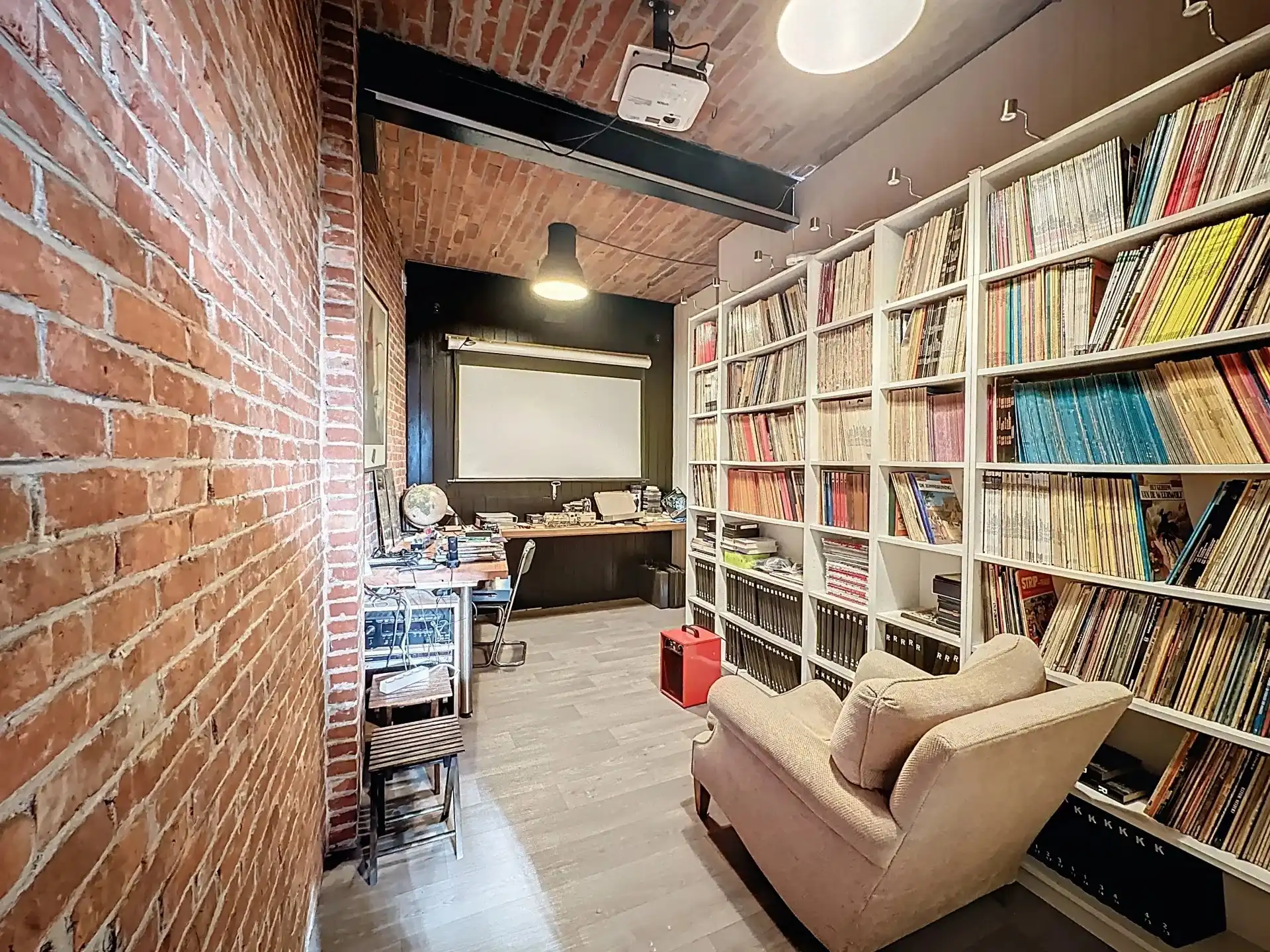 Zeer ruim en luxueus appartement met 2 slaapkamers, terras, tuin en overdekte staanplaats. foto 46