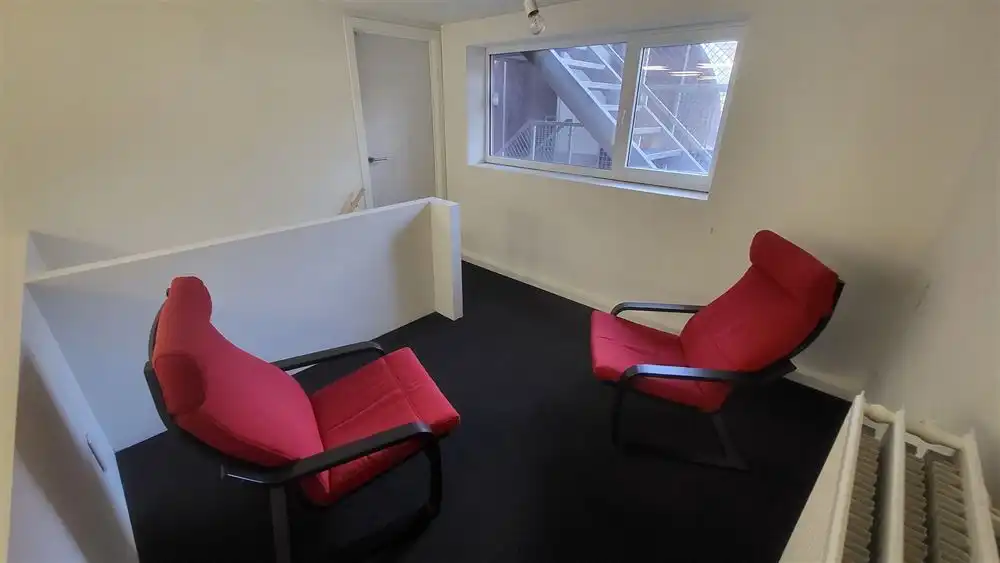 Top gelegen en ingerichte kantoor foto 8