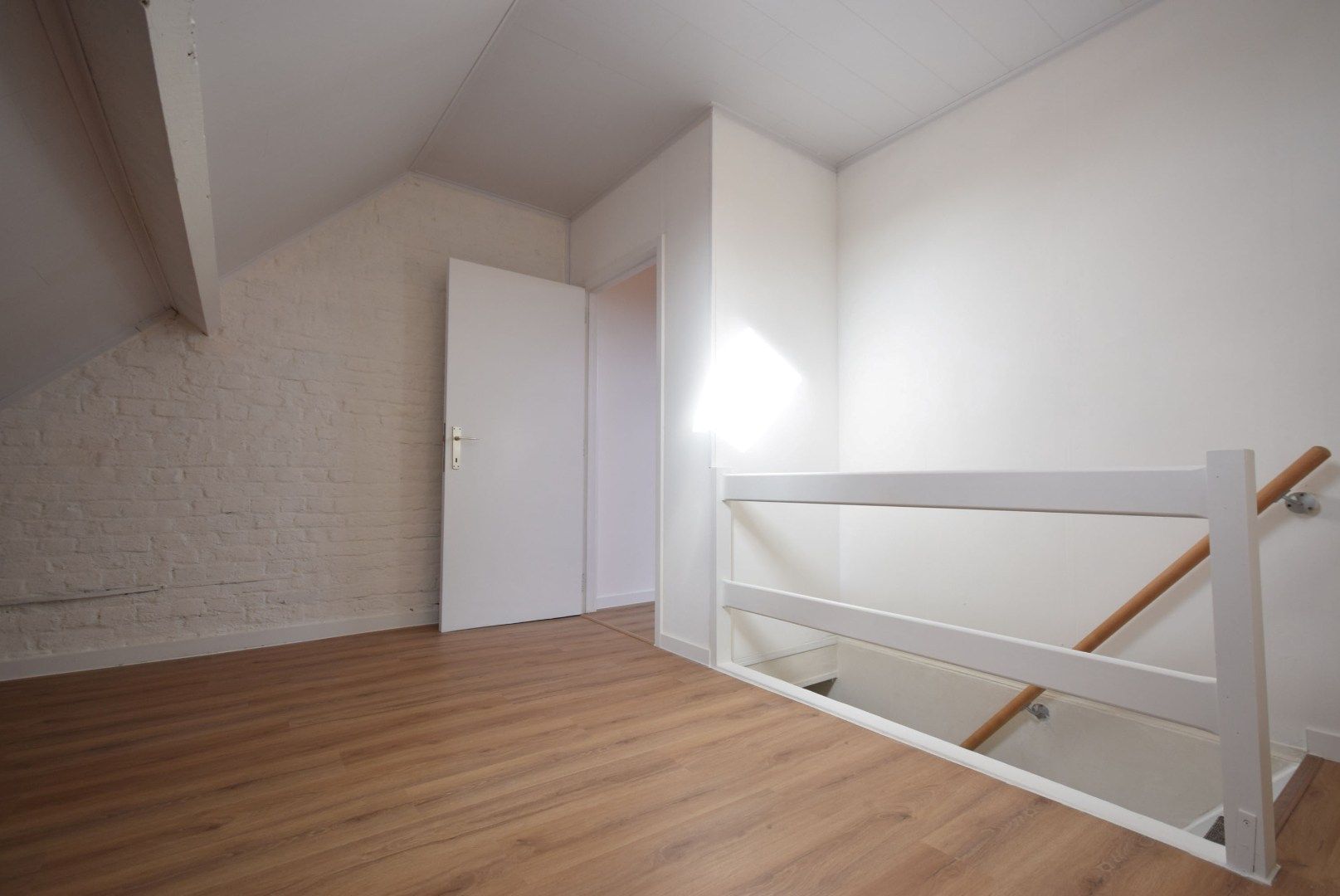 Instapklare rijwoning te koop in Roeselare – rustig gelegen nabij centrum en park foto 14