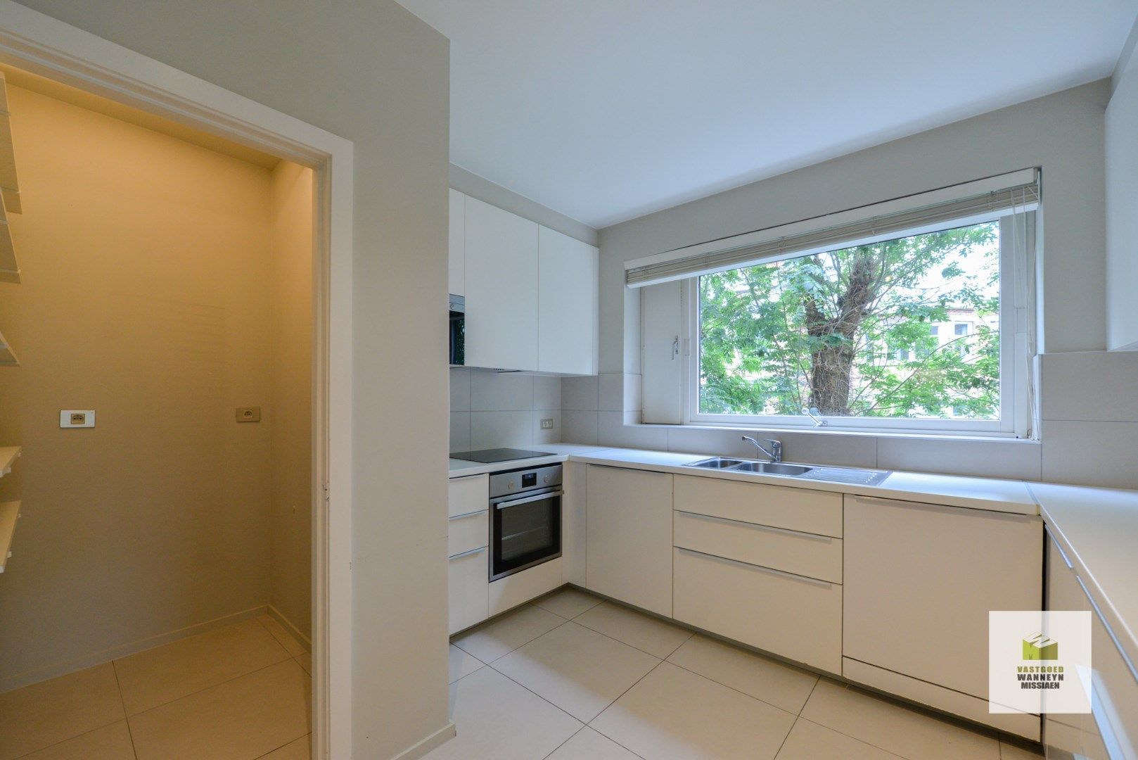 Gerenoveerd 3slpk appartement met 3 terrassen en ondergrondse staanplaats te centrum Brugge foto 16