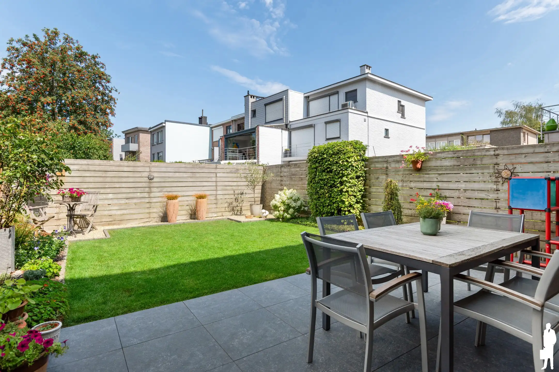 Bel-etage met 3 SLPK, dubbele garage en tuin foto 14