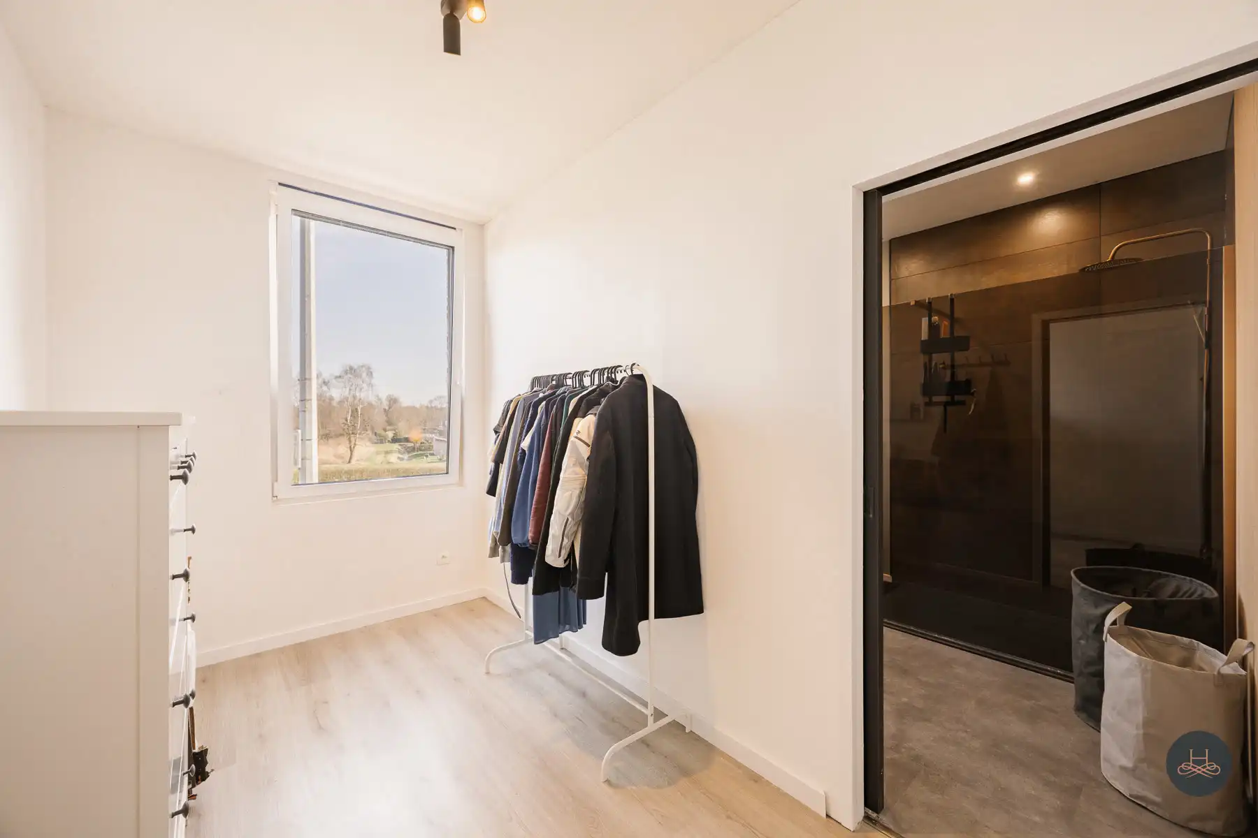 Recent vernieuwde en ruime gezinswoning met tuin en terras foto 16