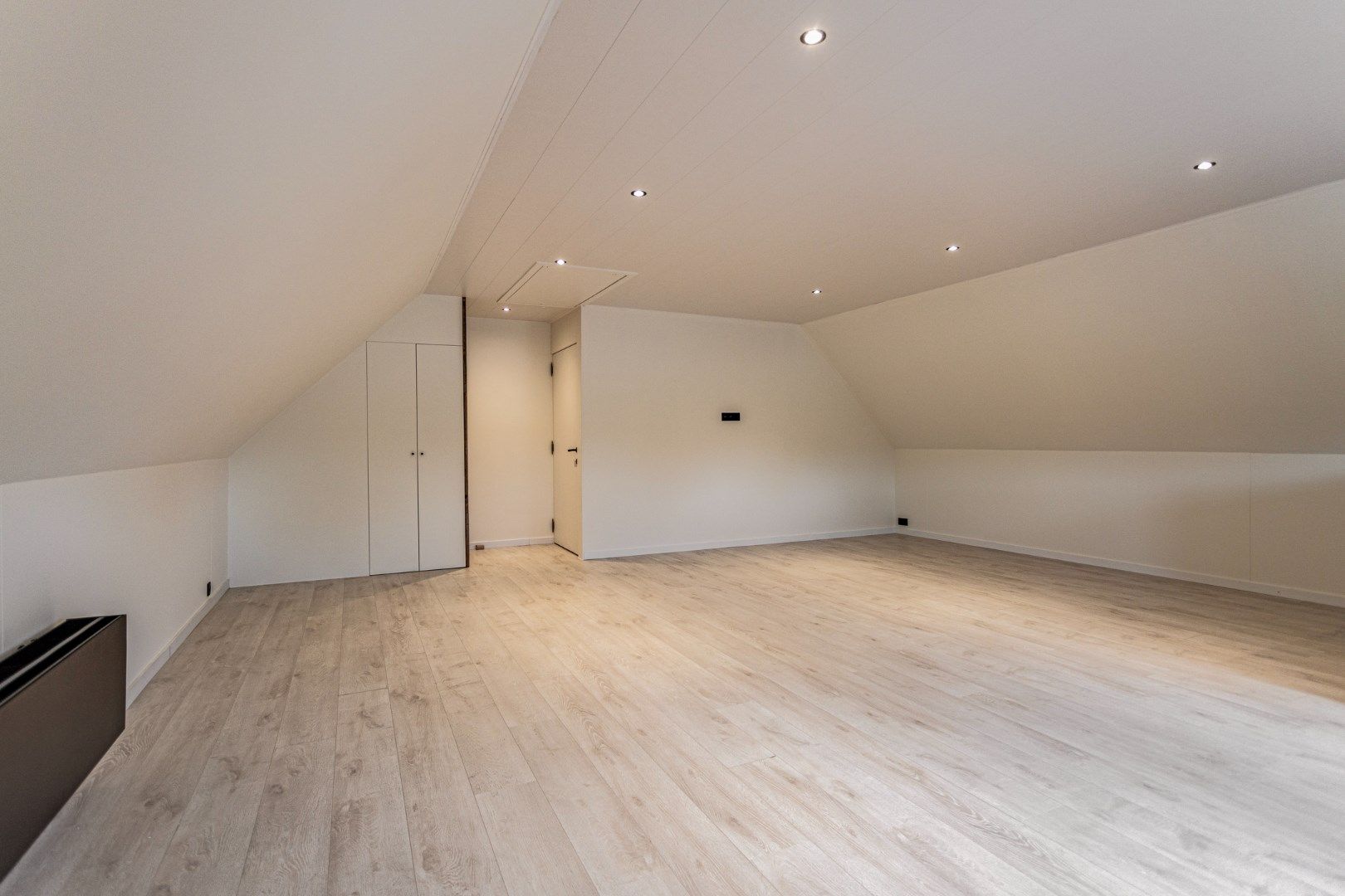 Ruim ingedeelde kwalitatieve villa op 12 are met adembenemd zicht op achterliggend groen. foto 37