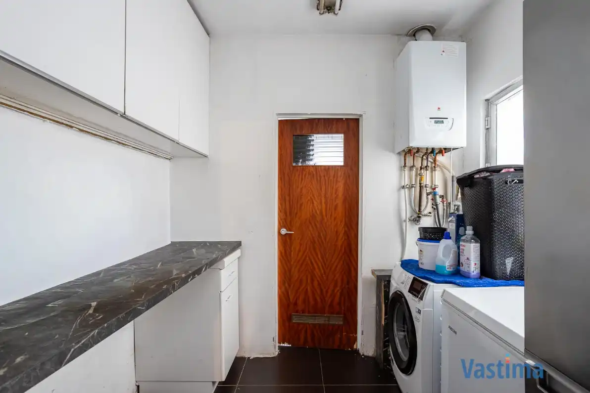 Deels gerenoveerde rijwoning met tuin nabij centrum Lebbeke foto 6