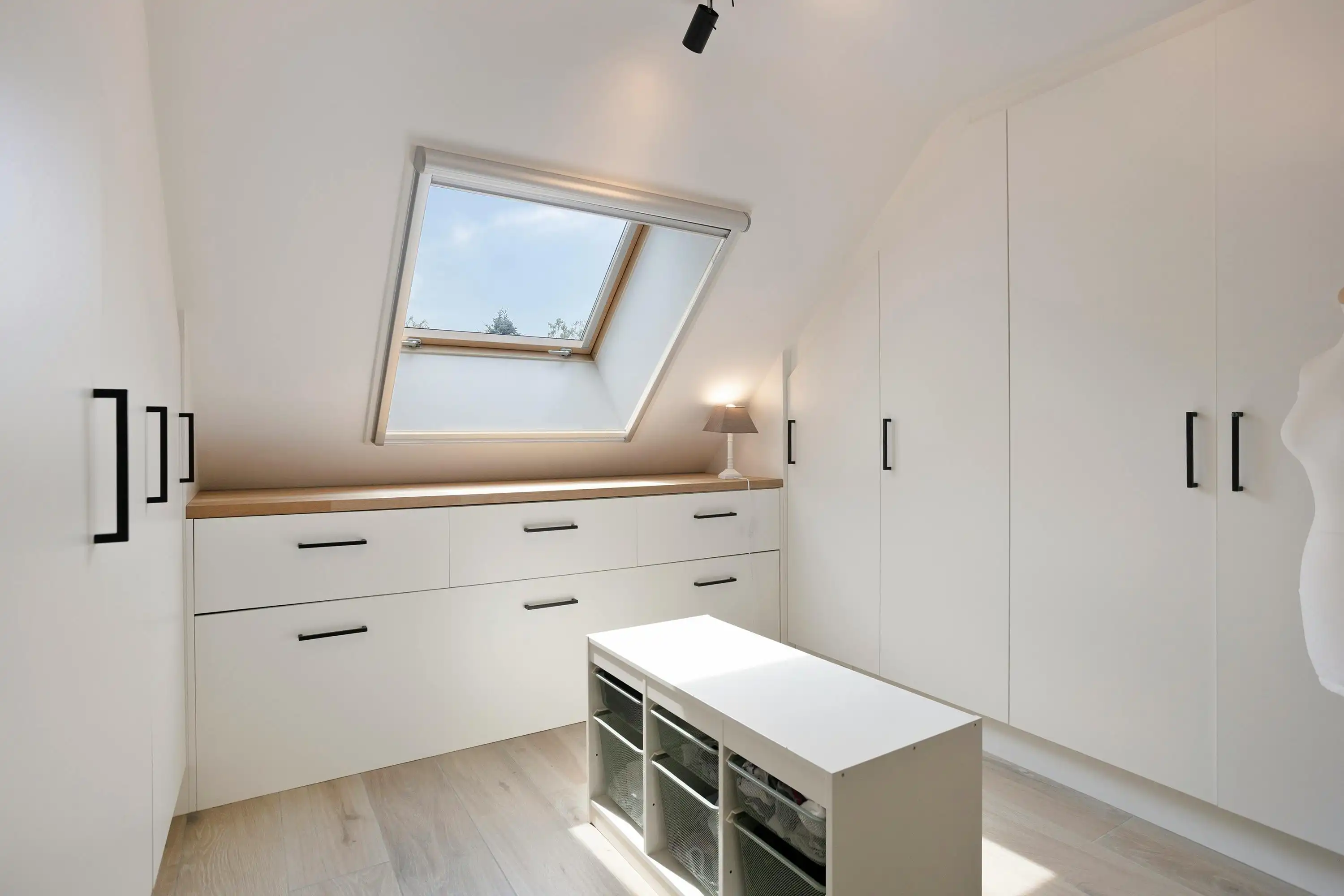 Instapklare gezinswoning met 4 slaapkamers en tuin te Kuringen foto 25