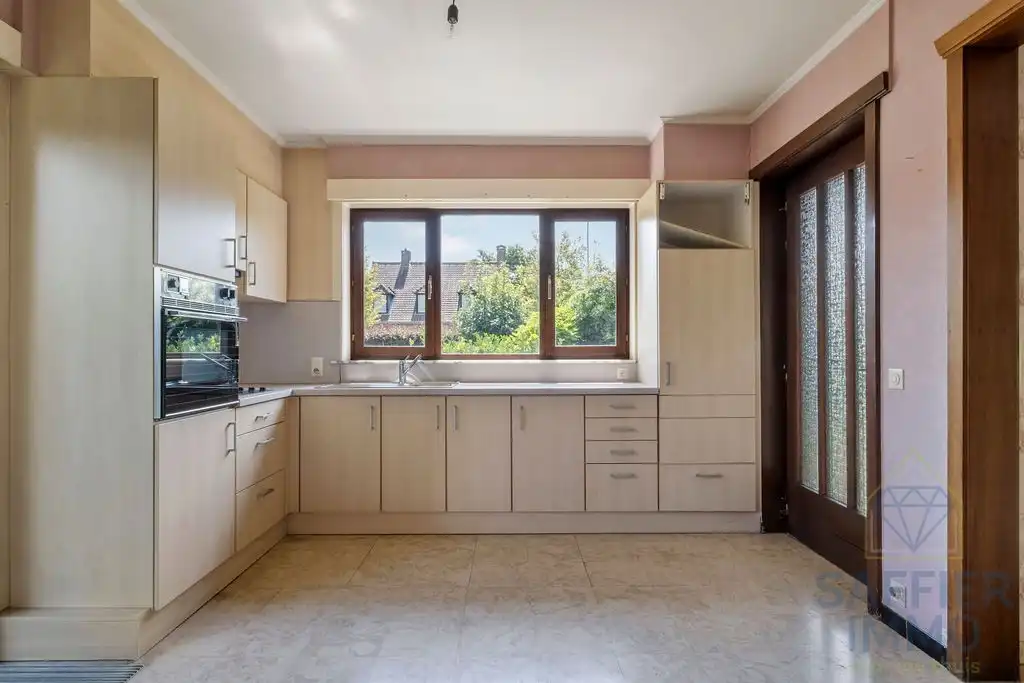 Ruime gezinswoning met zonnige tuin en 5 slaapkamers in hartje Izegem foto 19