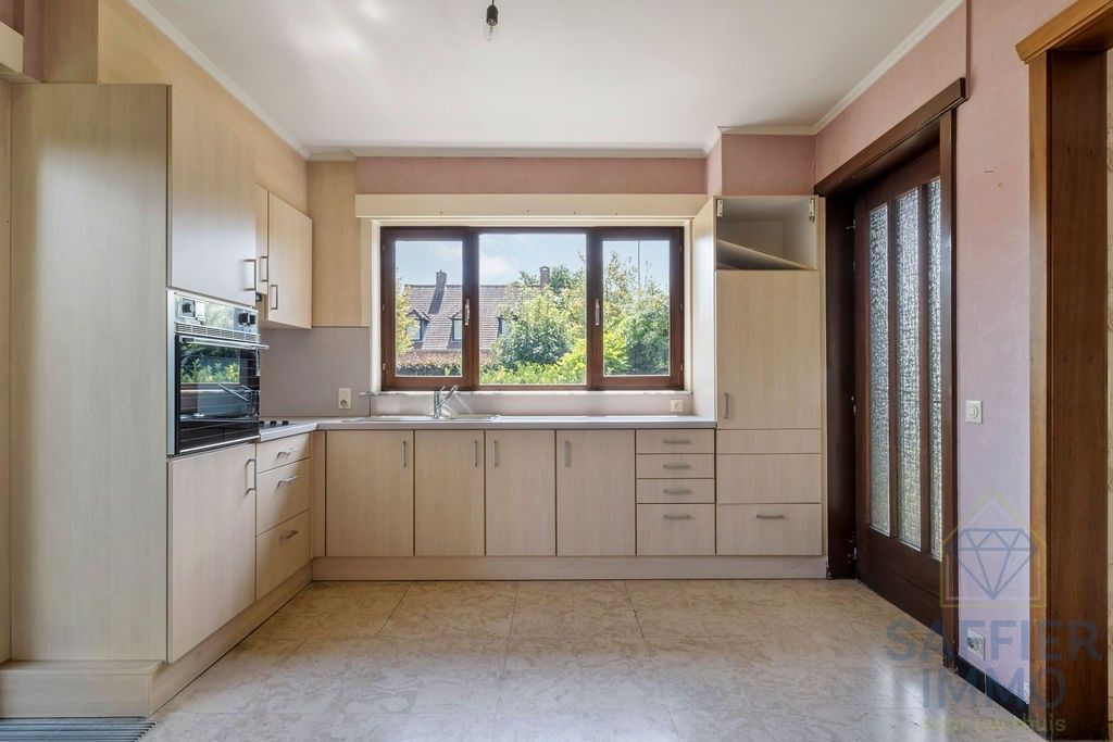 Ruime gezinswoning met zonnige tuin en 5 slaapkamers in hartje Izegem foto 19