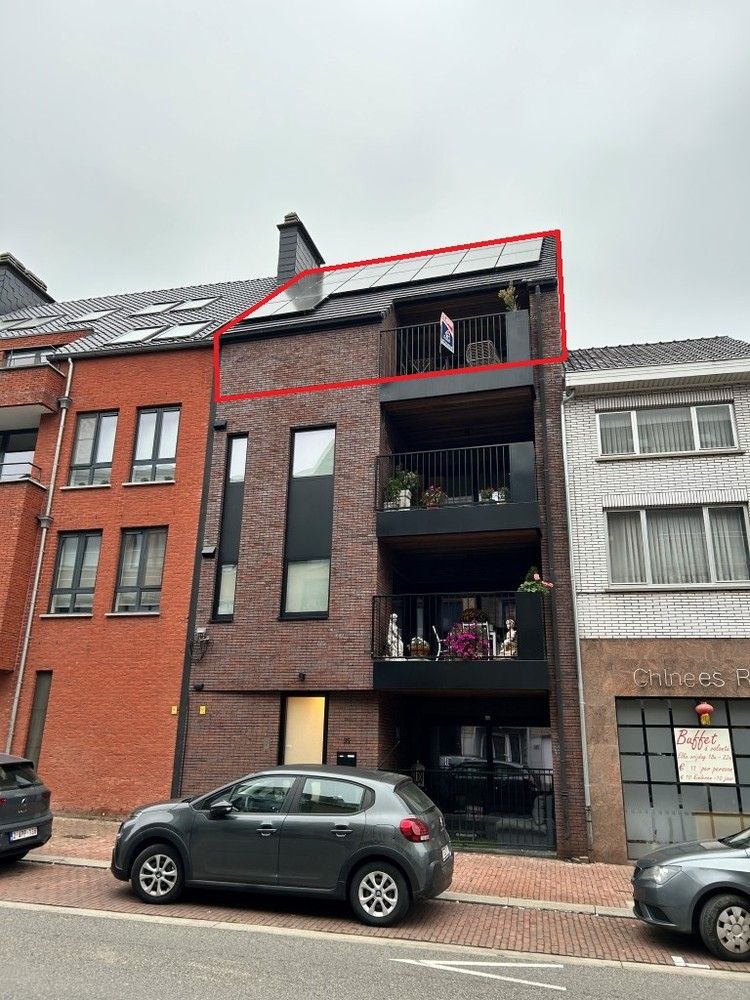 Stijlvol Duplexappartement met Terras en 2 slaapkamers in Sint-Truiden foto {{pictureIndex}}