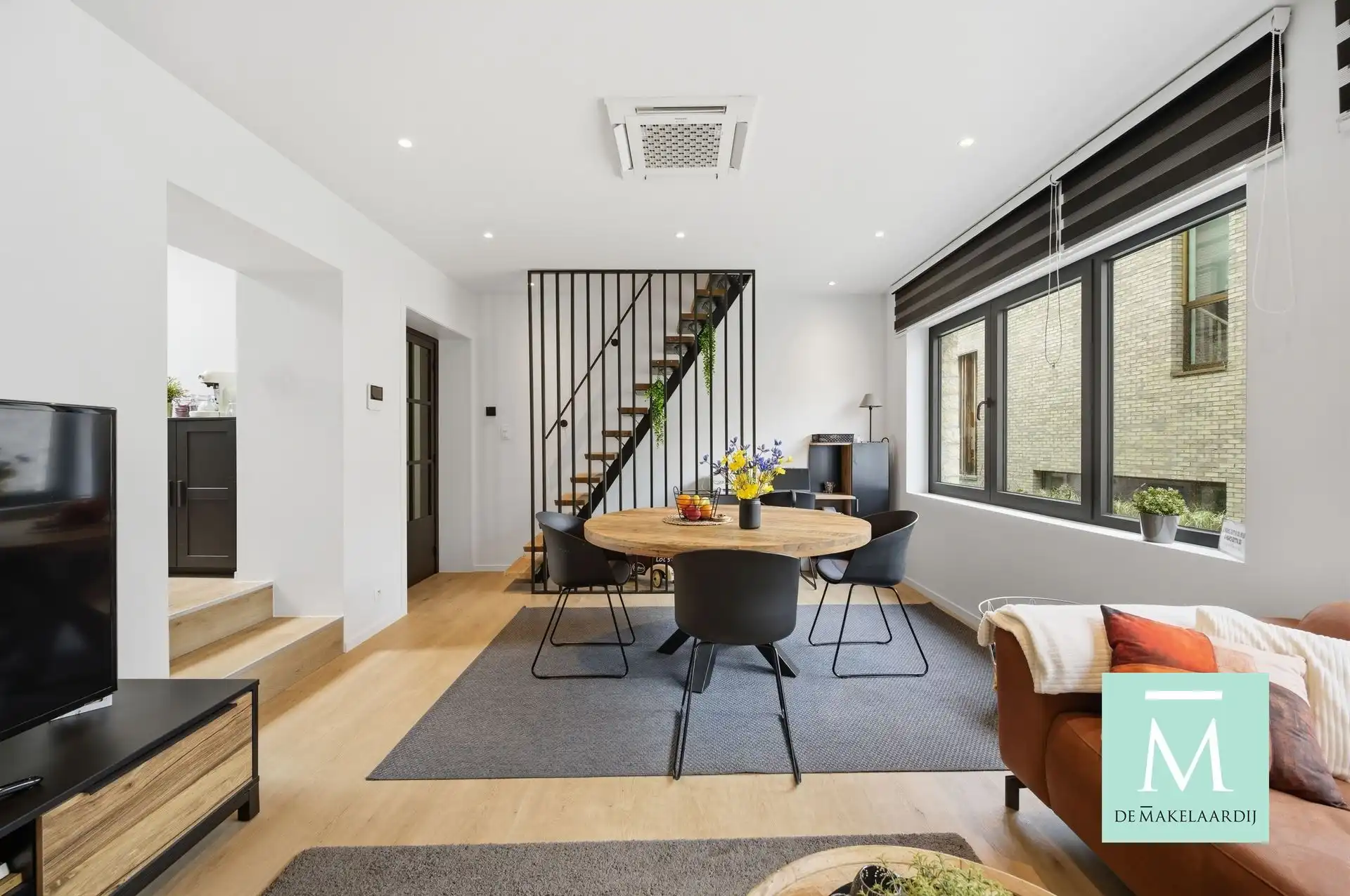 Volledig gerenoveerde woning met inpandige garage met toplocatie in Mechelen foto 4