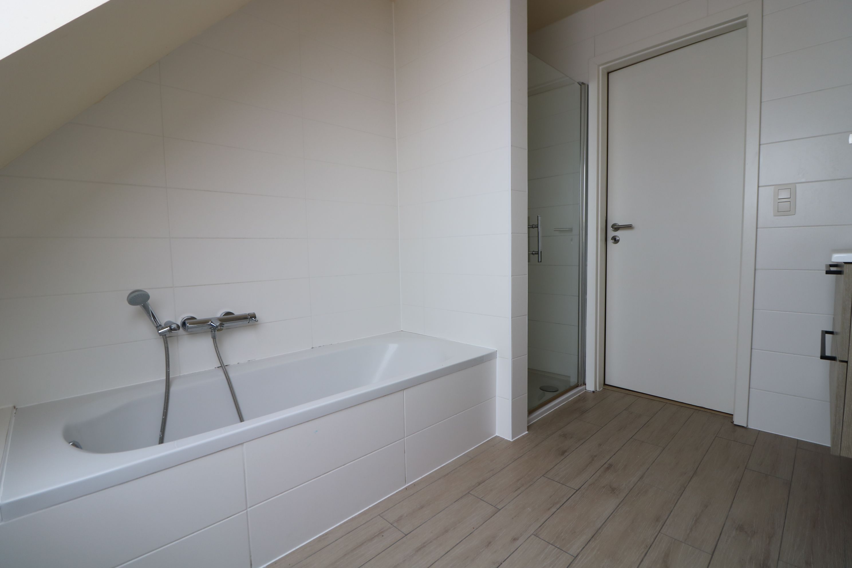 Recente ruime woning met 3 slaapkamers, dubbele garage en tuin foto 10