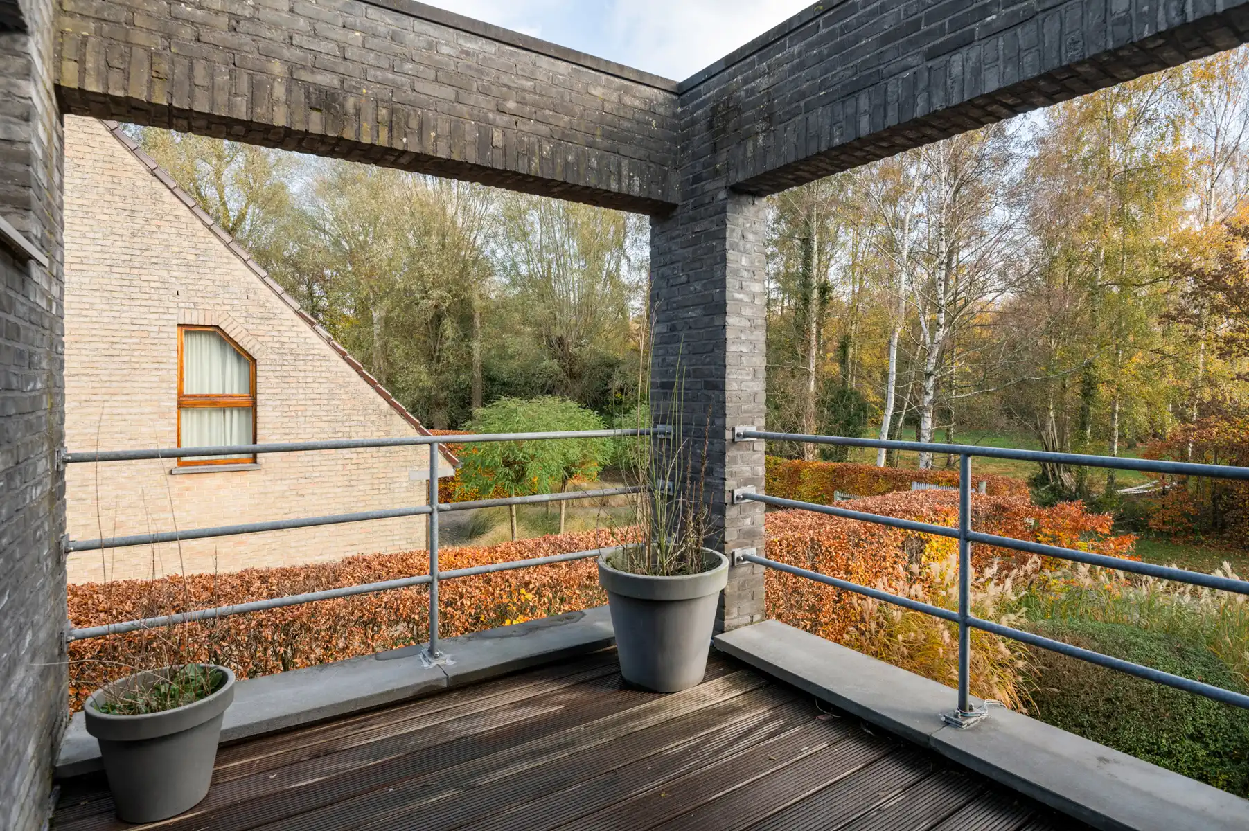 Moderne villa in een doodlopende straat vlakbij het centrum foto 32