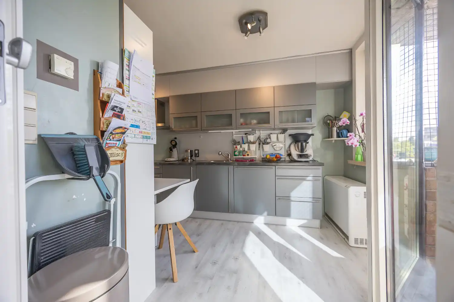 Ruim 3-slaapkamer appartement met garage te koop in Oostende foto 8