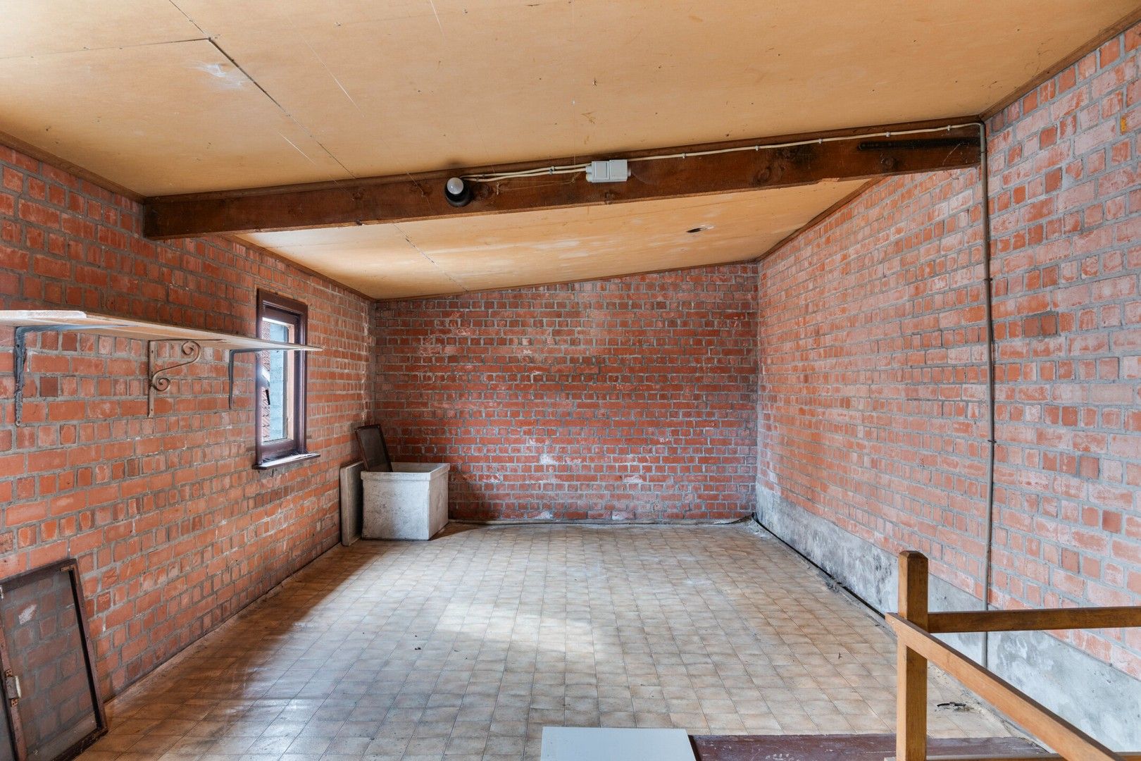 HEEL RUSTIG GELEGEN - TE RENOVEREN - WOONHUIS MET 4 SLPK, TUIN EN TUINBERGING foto 26