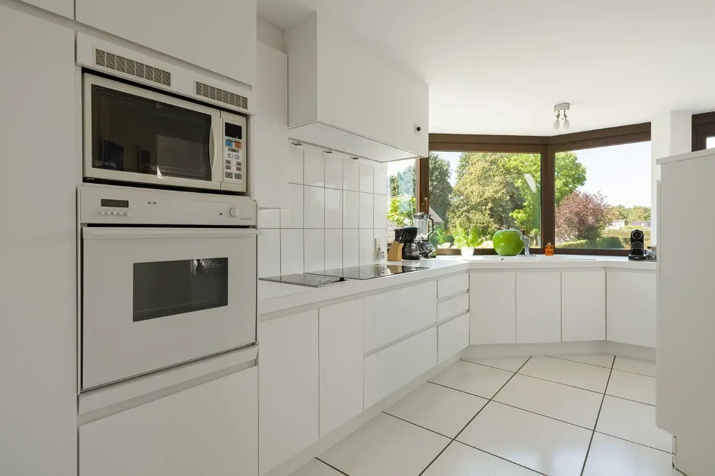Top gelegen, ruime, vrijstaande woning met 3 slpk., garage en prachtige tuin foto 12