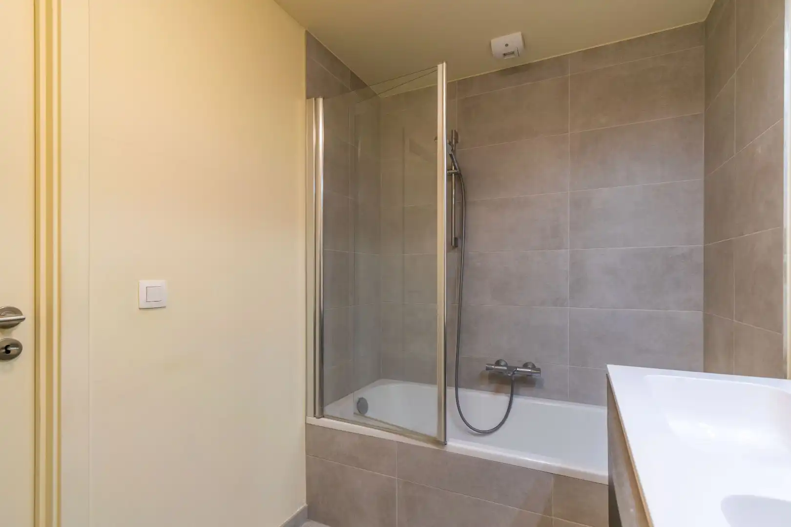 RECENT APPARTEMENT (EPC: A) MET STAANPLAATS ! foto 16