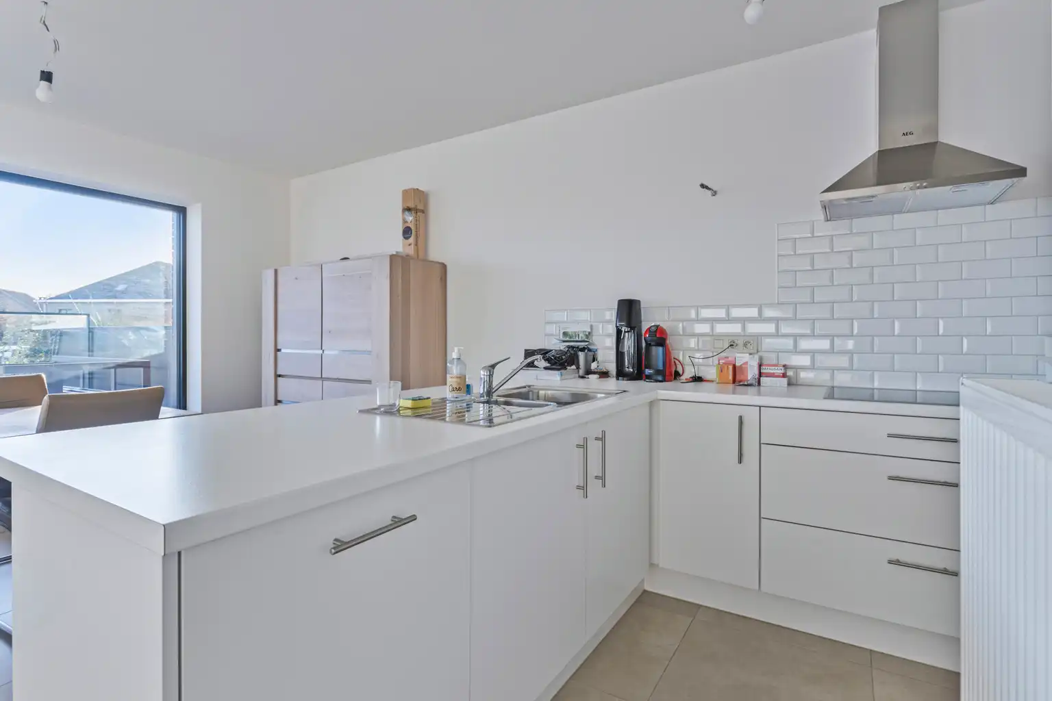 Appartement in uitstekende staat met 2 slpks en 2 carports foto 6