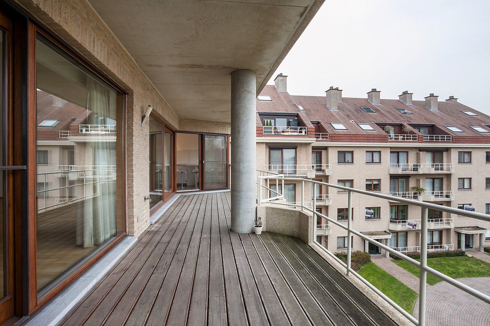 Ruim appartement met terras foto 13