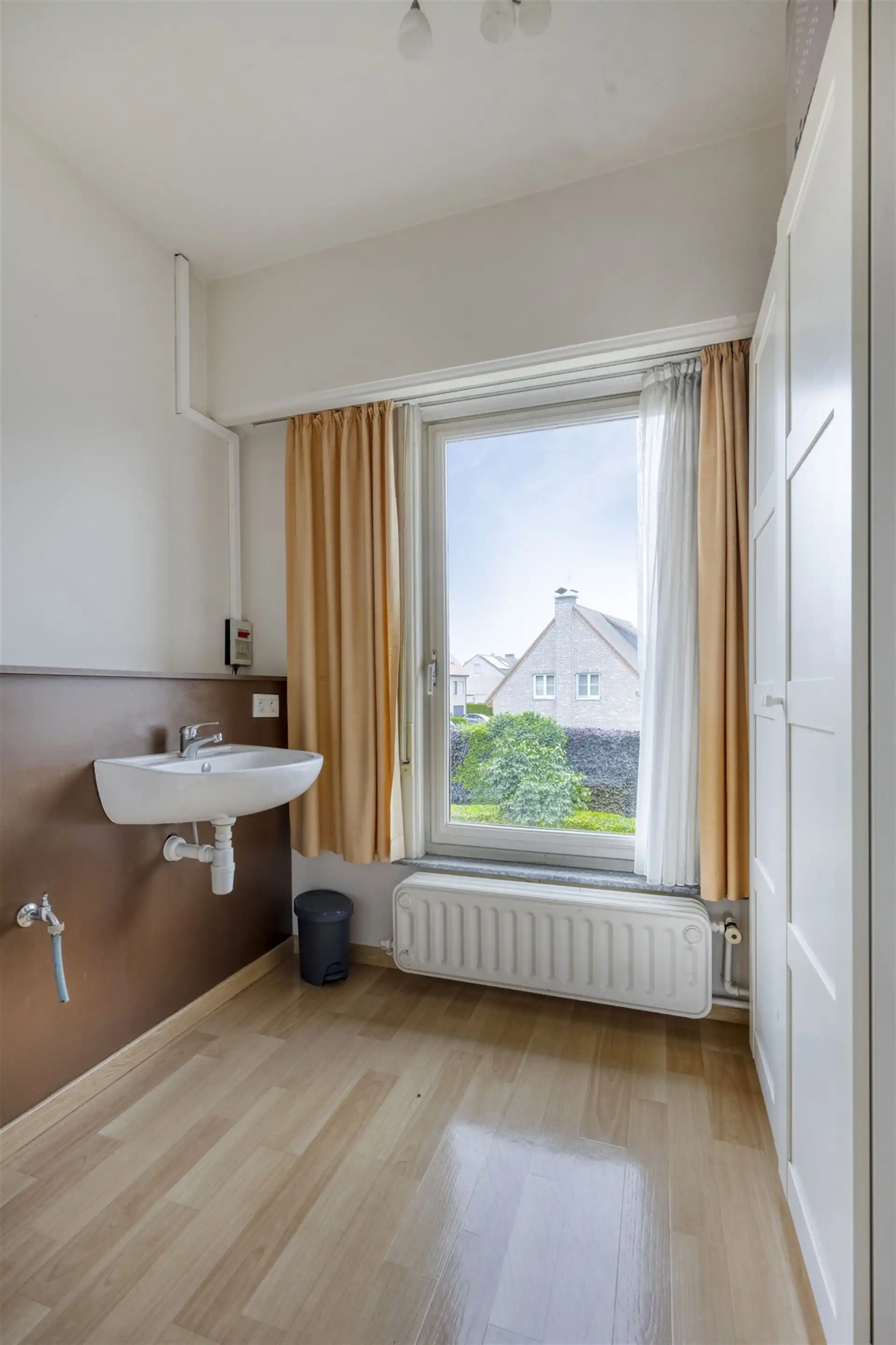 Woning met 3 slaapkamers, tuin en garage.  foto 19