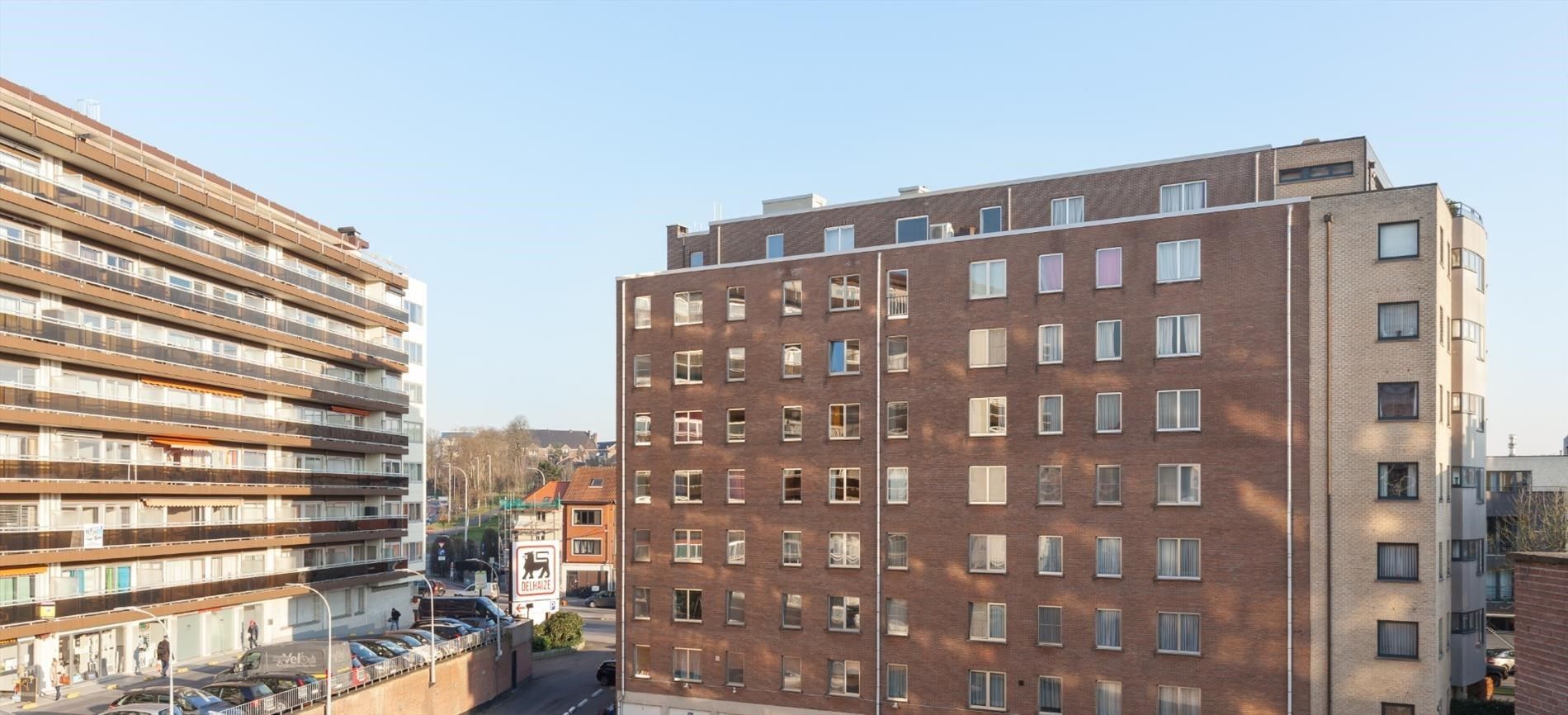 Ruim appartement op strategische locatie met terras foto 12