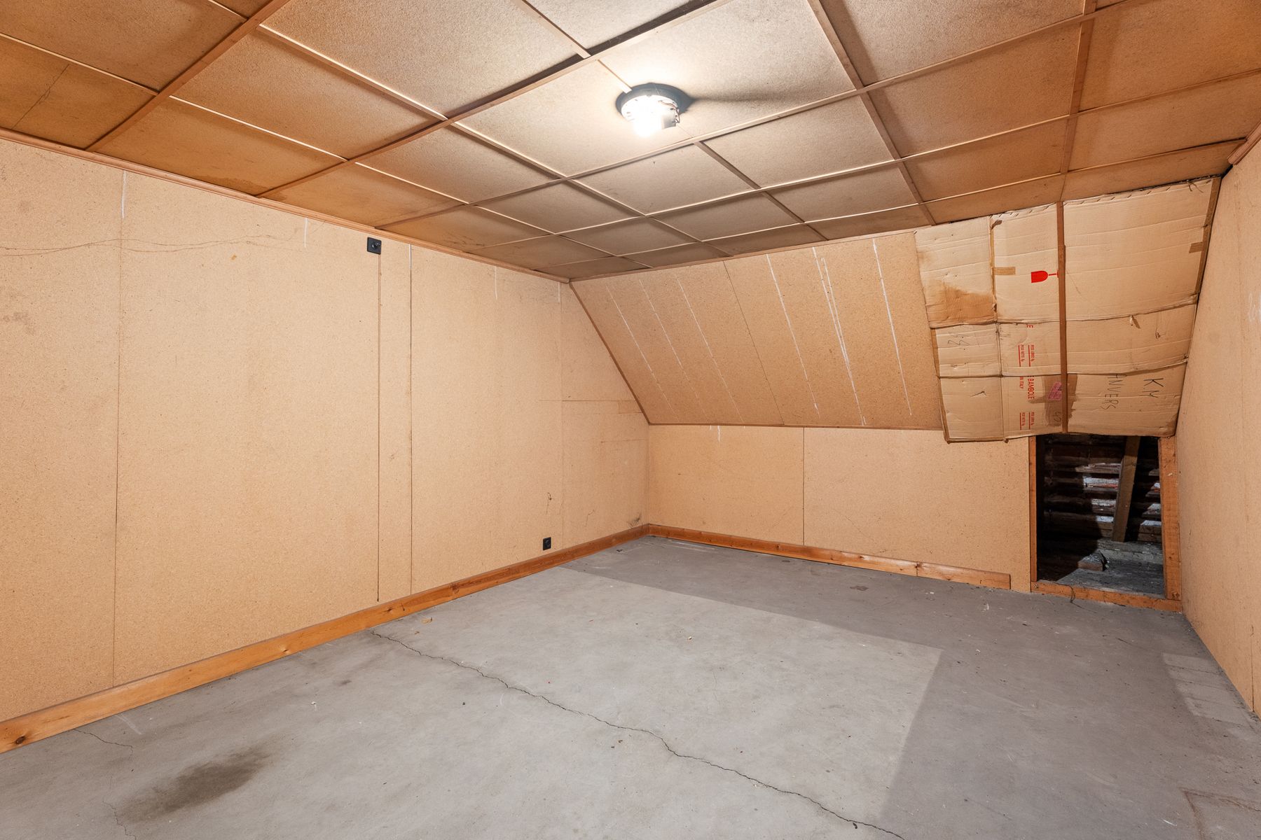 Te renoveren 3 slpk. woning met garage en uitweg foto 15