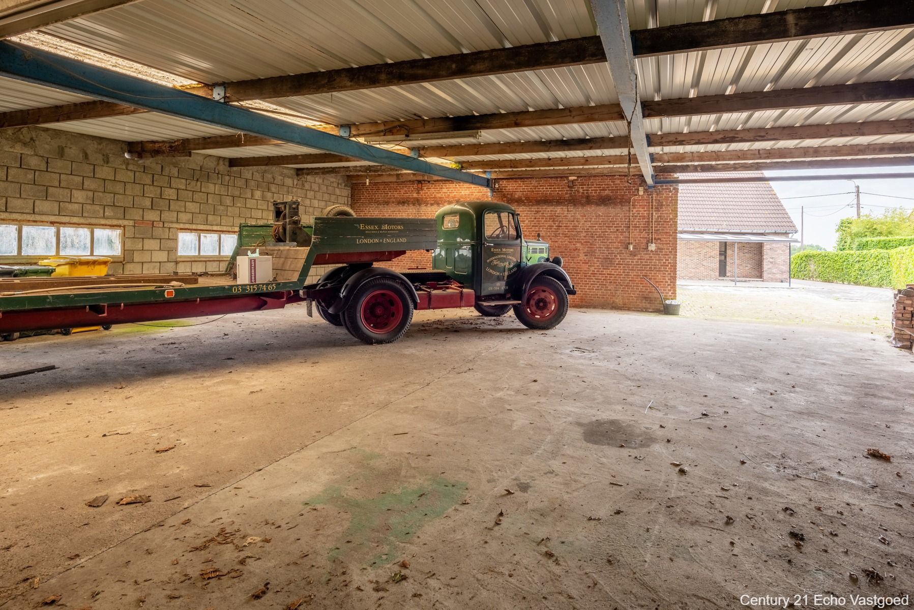 Karakterwoning met hal, garages, parking, tuin op ca 898m² foto 11