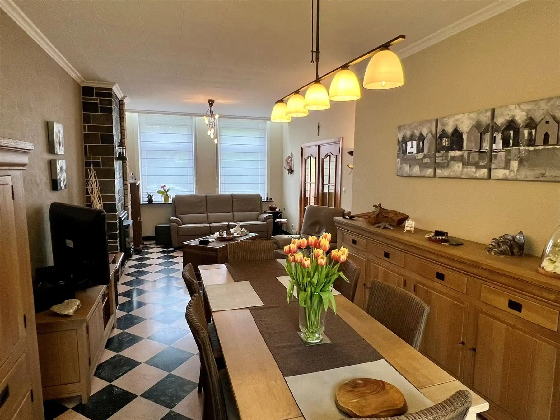 Gezellige woning met 3 slaapkamers, mooie tuin en zolder met mogelijkheden foto 2