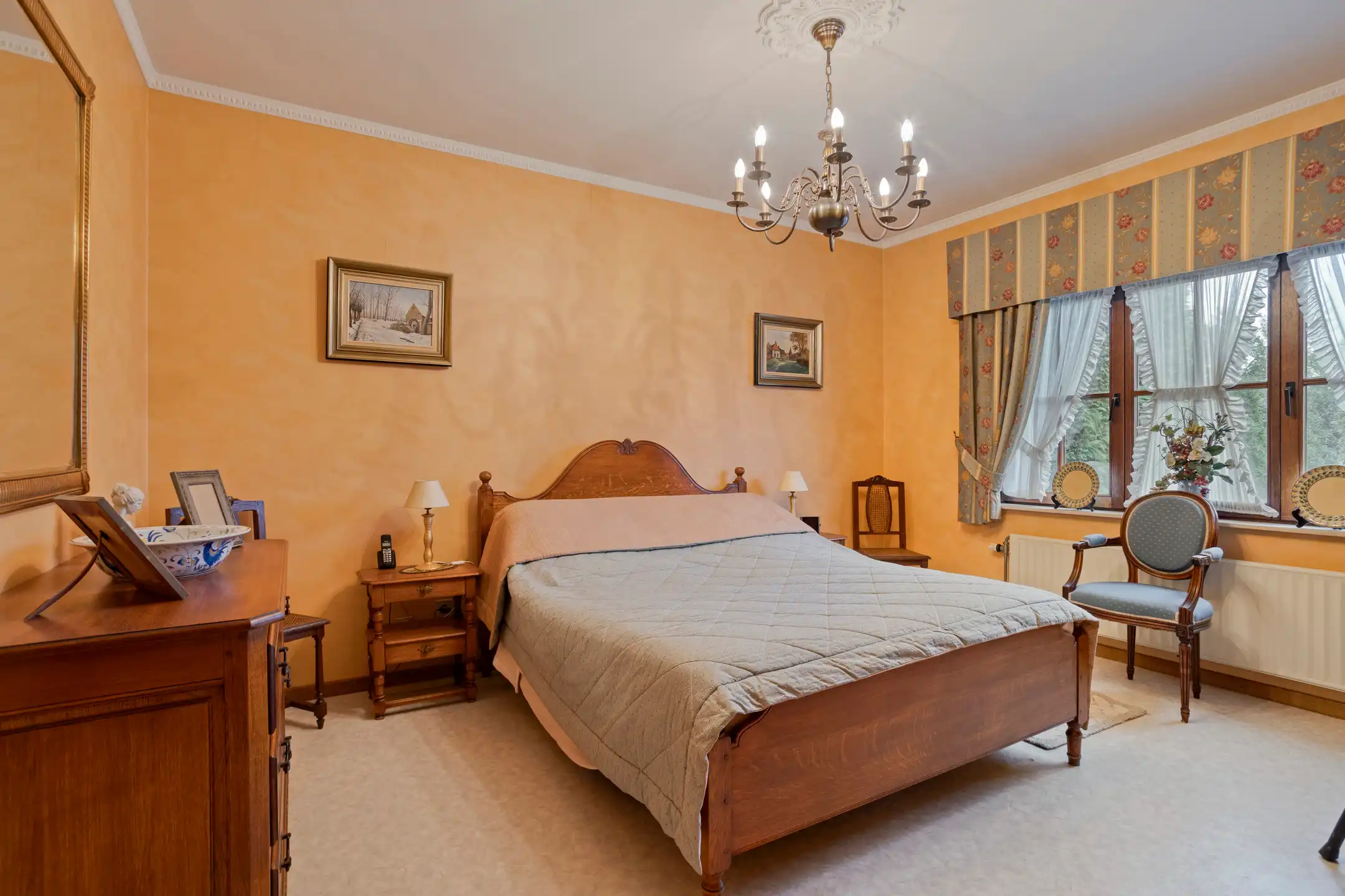 Ruime open bebouwing met 6 slaapkamers foto 10
