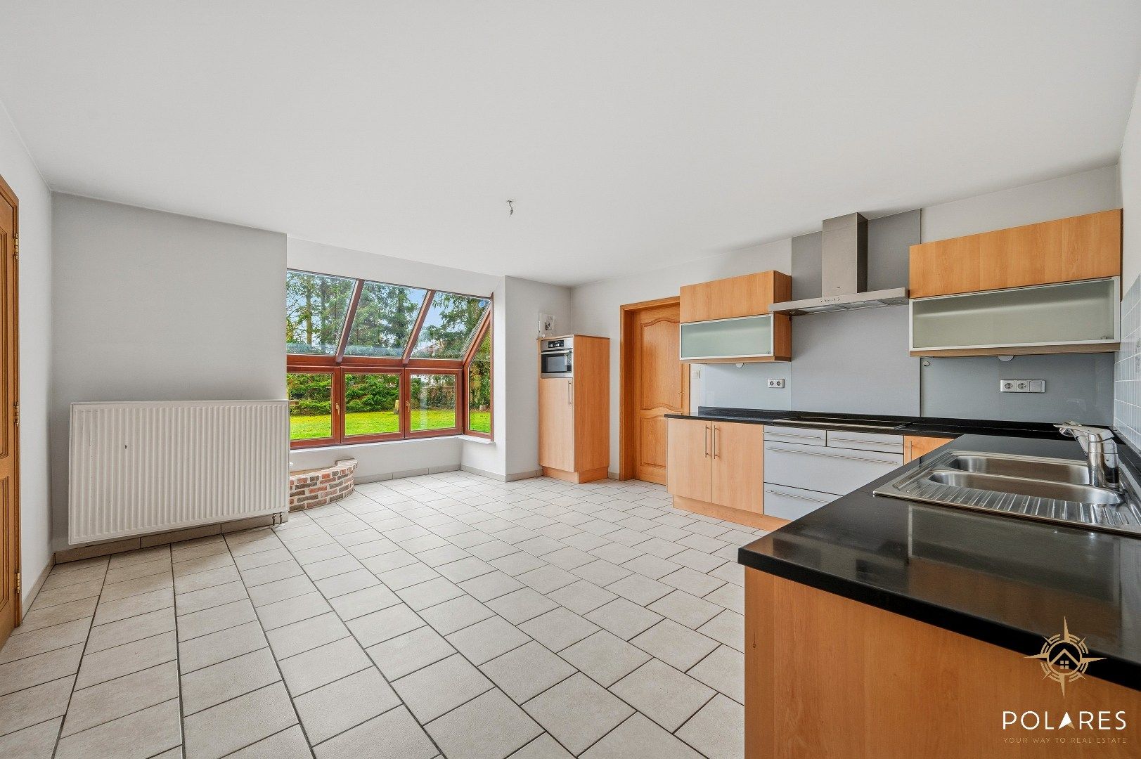 Ruime gezinswoning in een groene omgeving foto 10