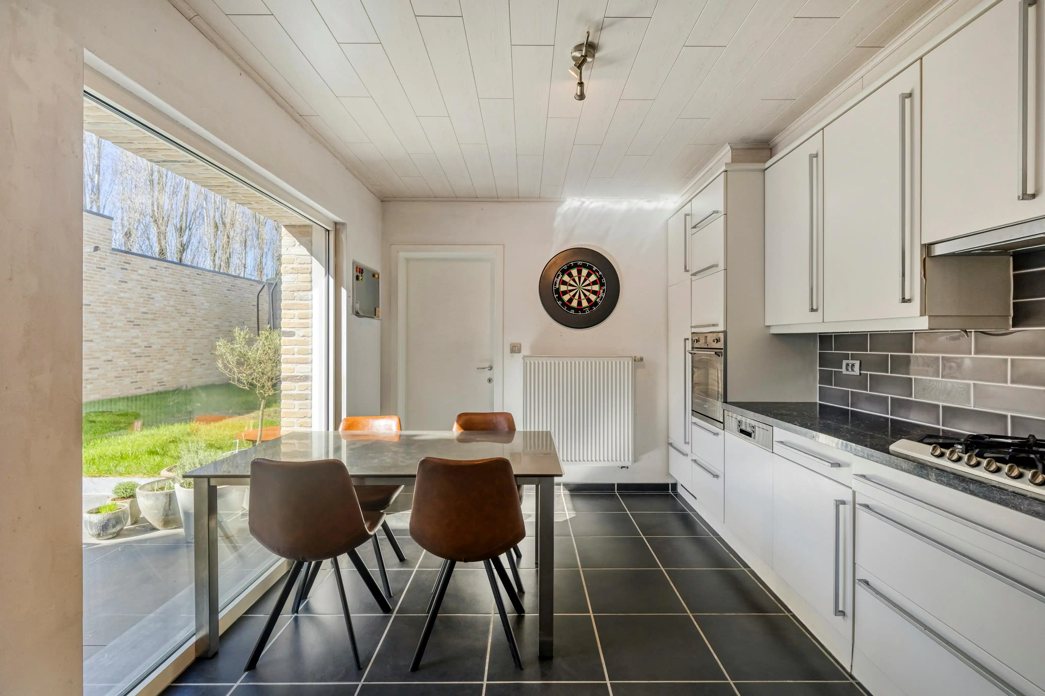 Instapklare woning met 4 slaapkamers en zonnige tuin in Abele foto 6