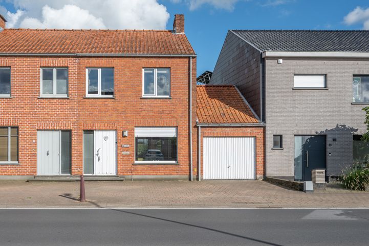 Hoofdfoto van de publicatie: Charmante, centraal gelegen woning te Oedelem.