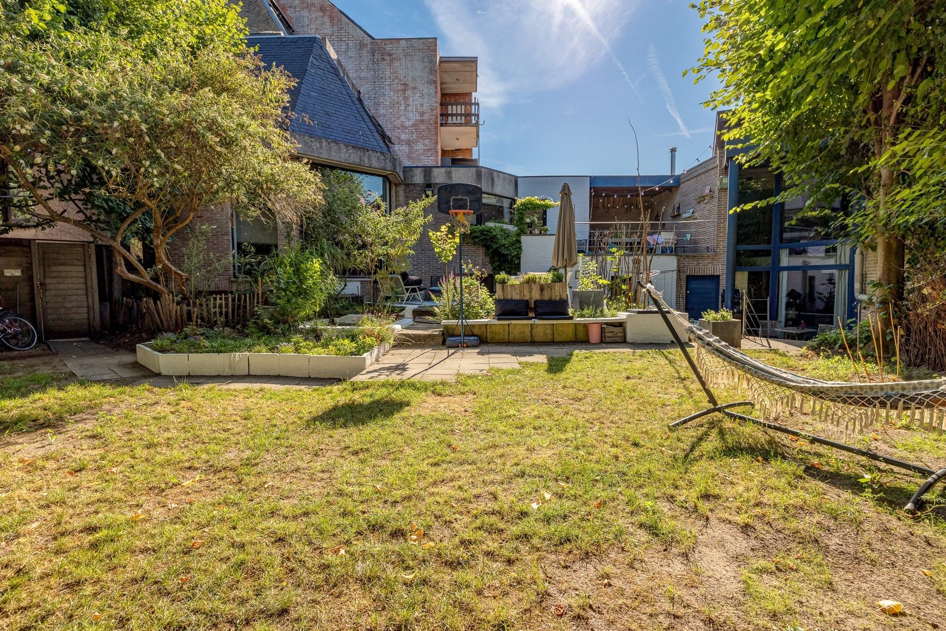 Unieke architectenwoning met tuin en polyvalente ruimte foto 25