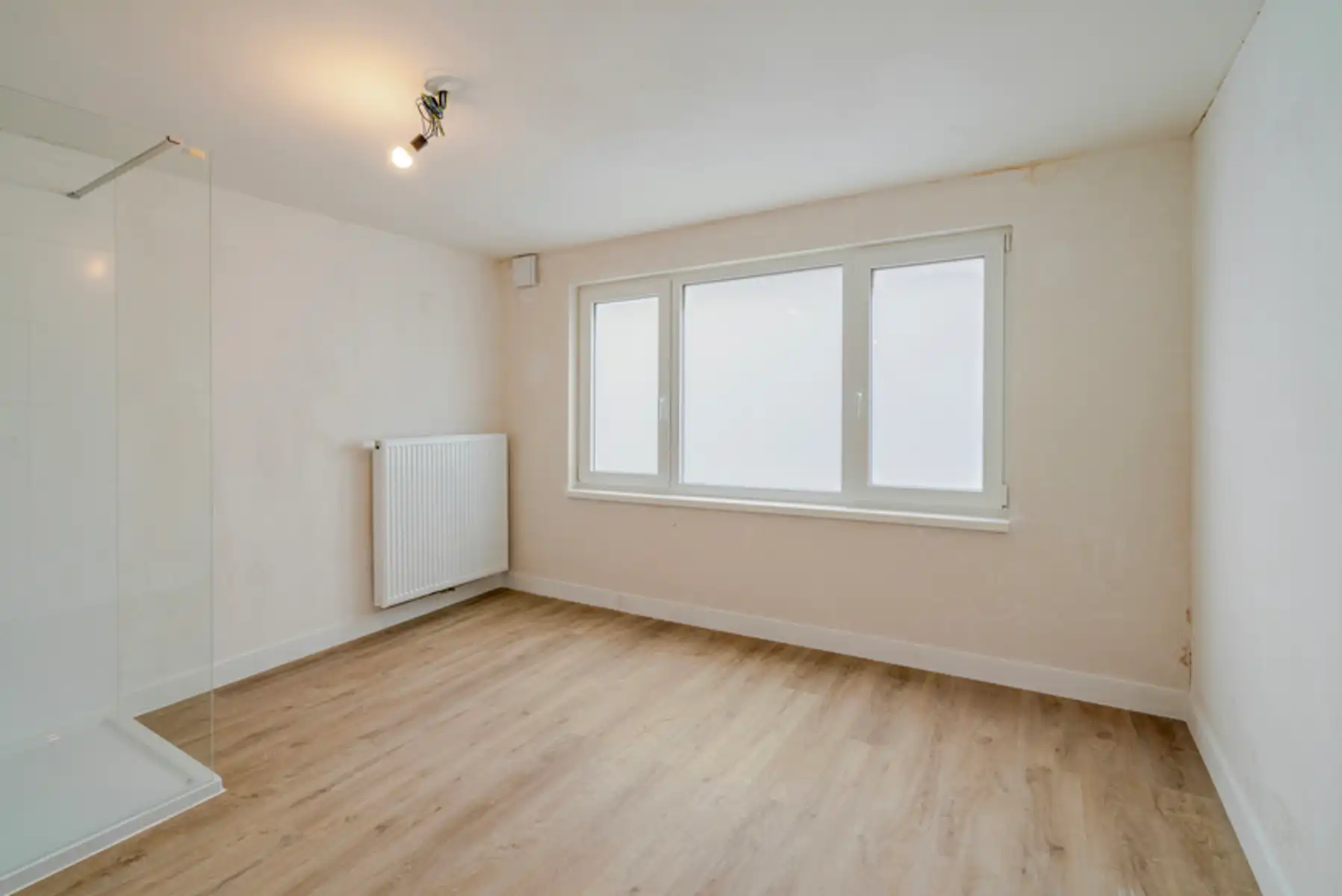 Gerenoveerde gezinswoning met 4 slpk aan station van Beernem foto 14