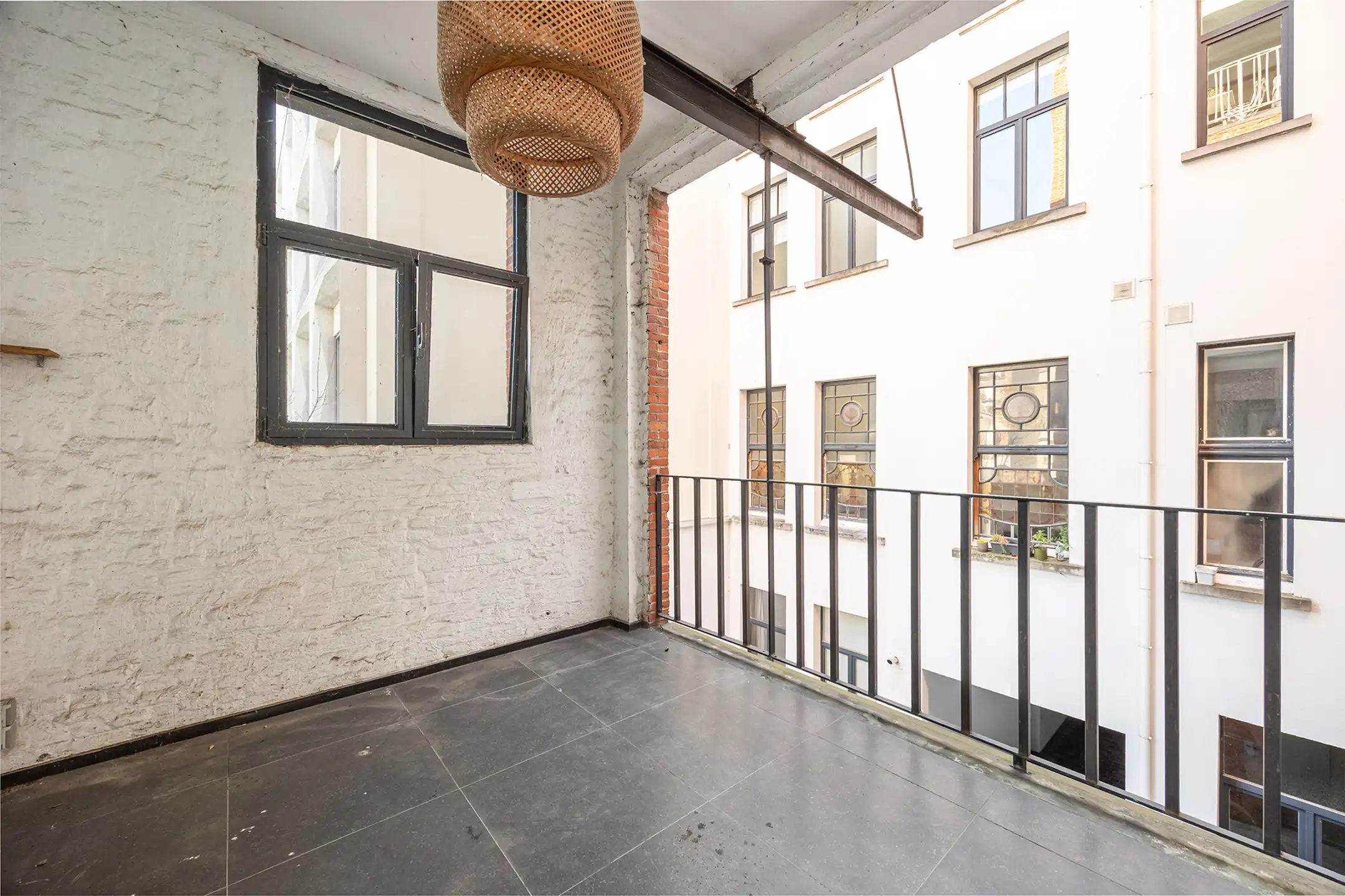 Ruim 2-slaapkamer appartement in achtergebouw foto 6