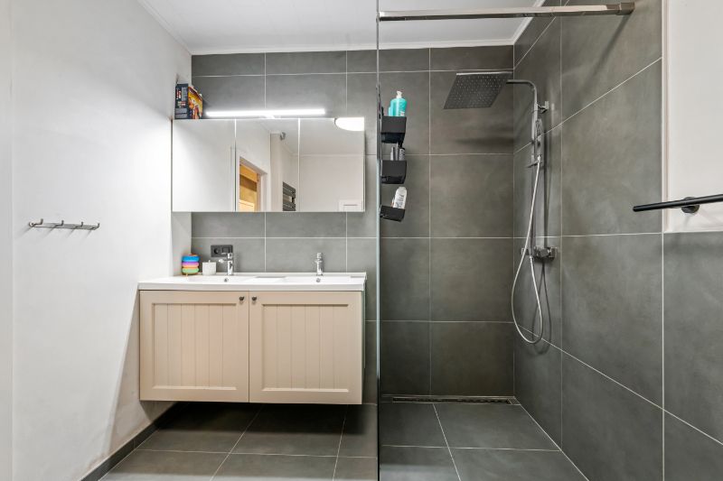 Staden-Roeselare. Landelijke charmante half open bebouwing op een perceel van 1018m2 met diepe tuin, 5 slaapkamers, garage en carport en loods van 40m2. foto 11