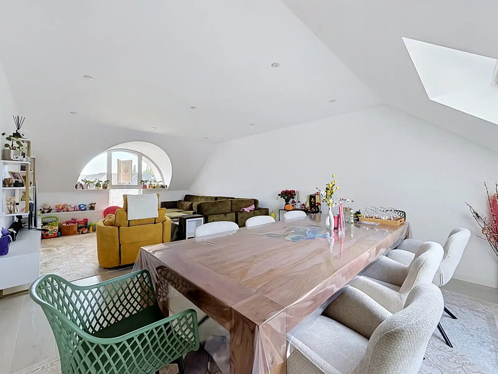 Uiterst ruim 3-SLK-appartement met terras, topligging! foto 3