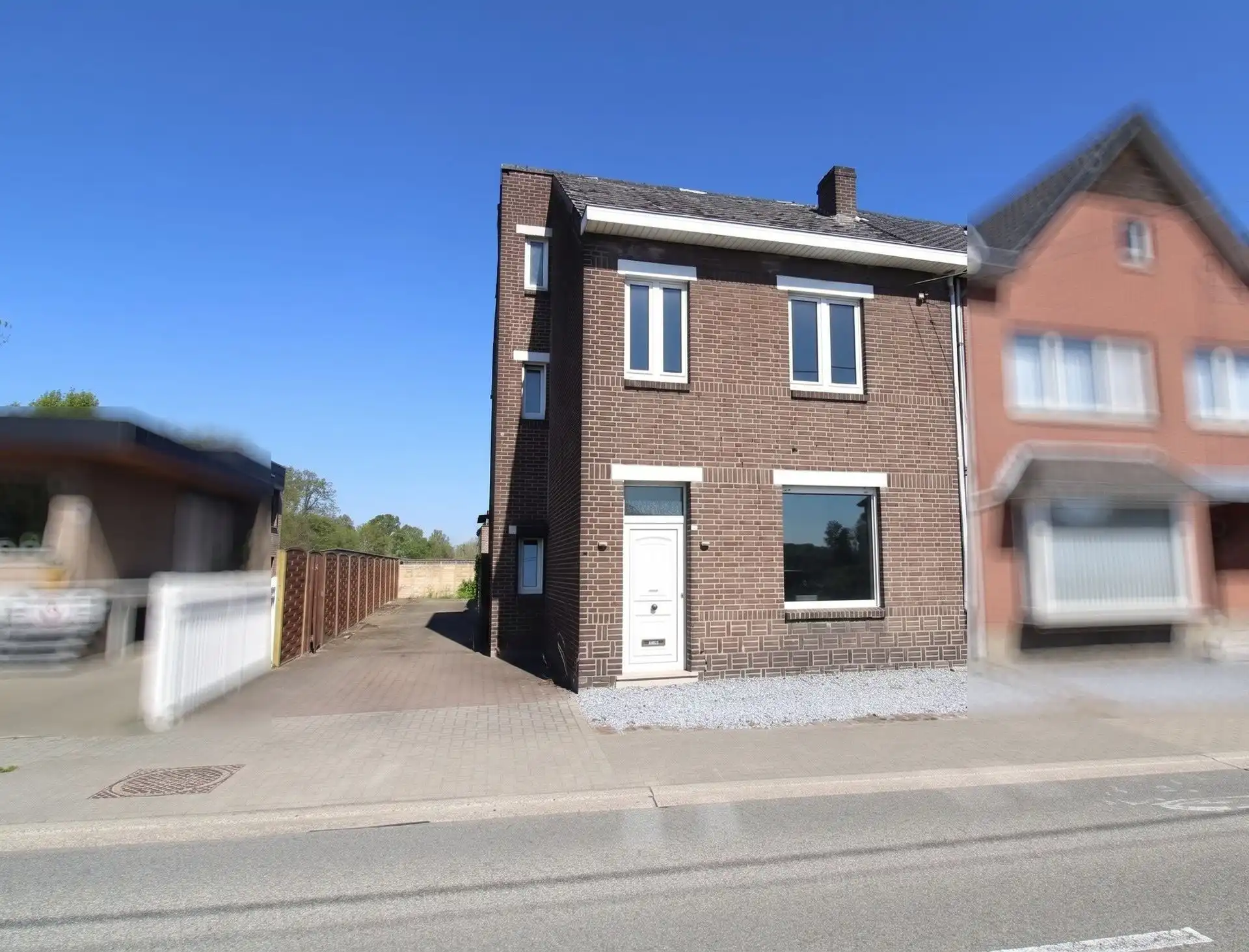 Hoofdfoto van de publicatie: Karaktervolle gezinswoning met dubbele garage op perceel van 5a71ca in Opgrimbie/Maasmechelen