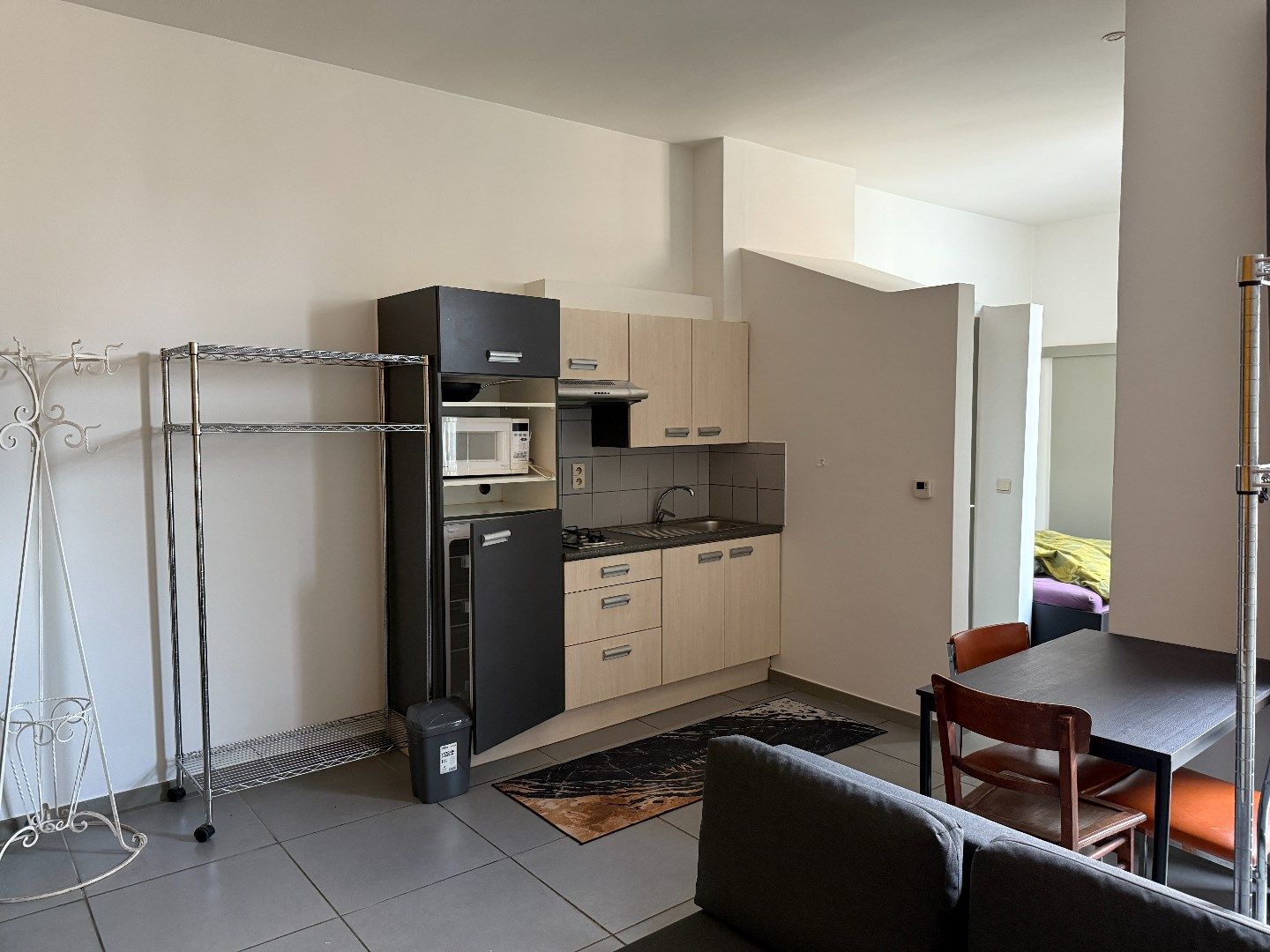 Gemeubelde studio met balkon foto 5
