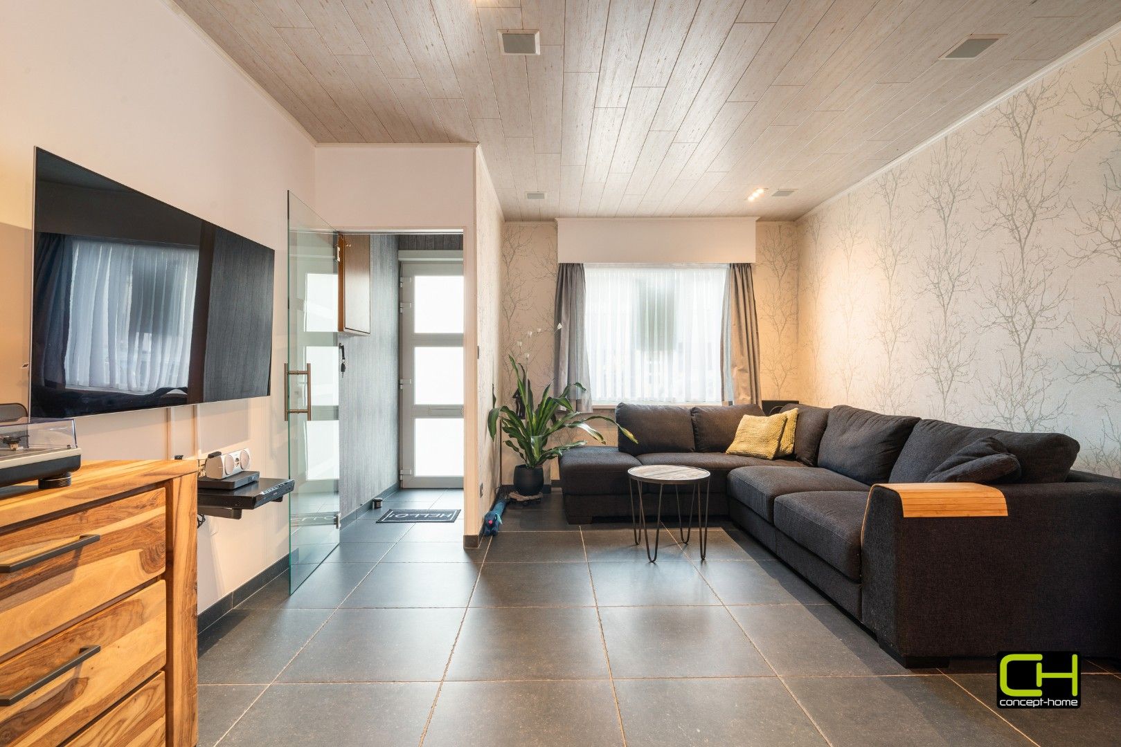 Woning met ruime garage, tuin en 2 slaapkamers foto 2