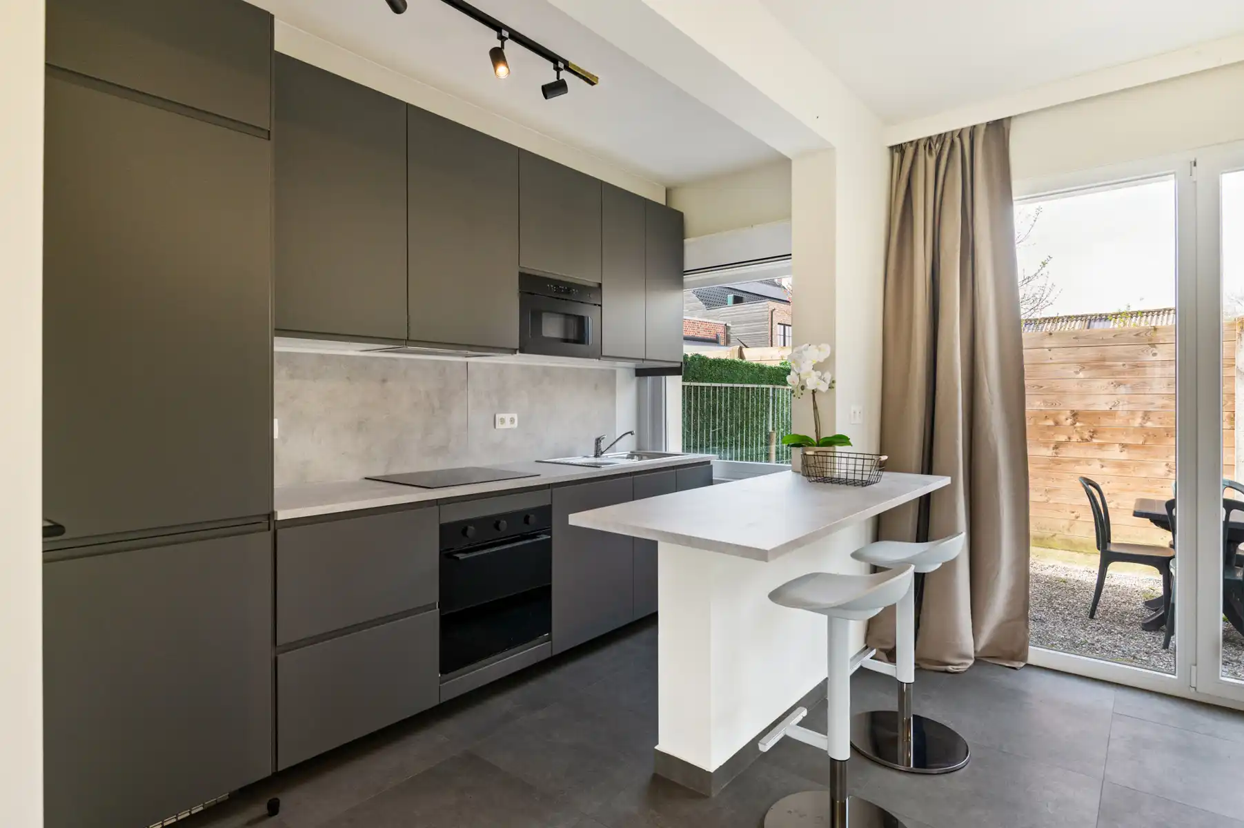 Gerenoveerde halfopen bebouwing nabij het centrum van Lier. foto 10