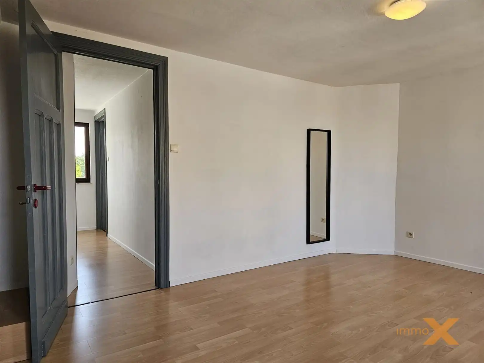 GEZELLIGE DORPSWONING MET TUINTJE foto 21