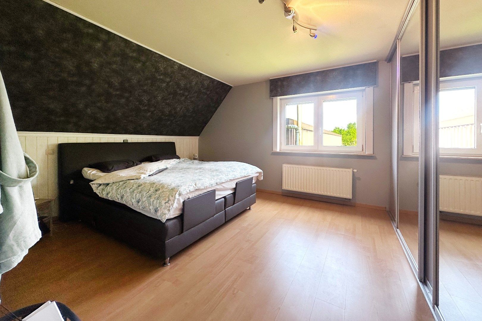 Instapklare woning met landbouwgrond in Assebroek foto 12