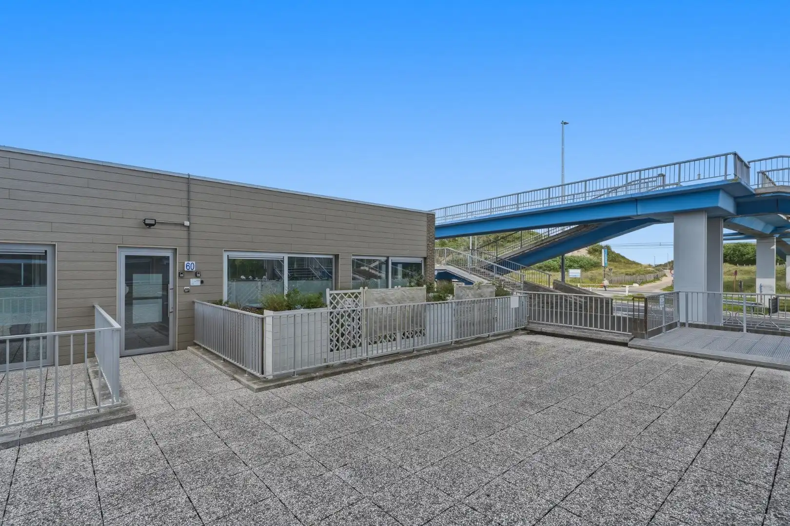 Instapklaar appartement met groot terras in Bredene - vlak bij de zee foto 2