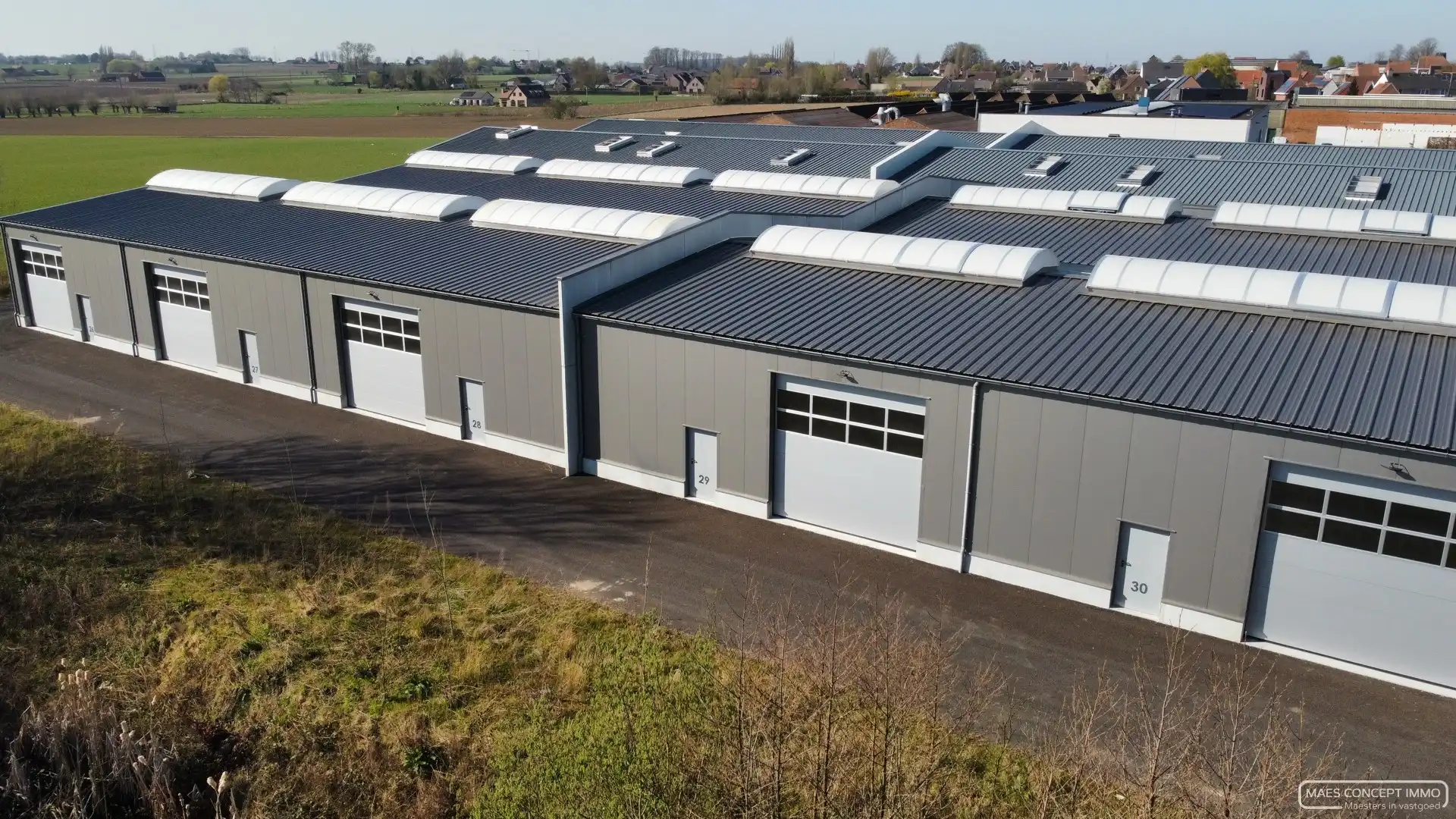Opslagruimtes vanaf 150m2 te koop in Anzegem foto {{pictureIndex}}