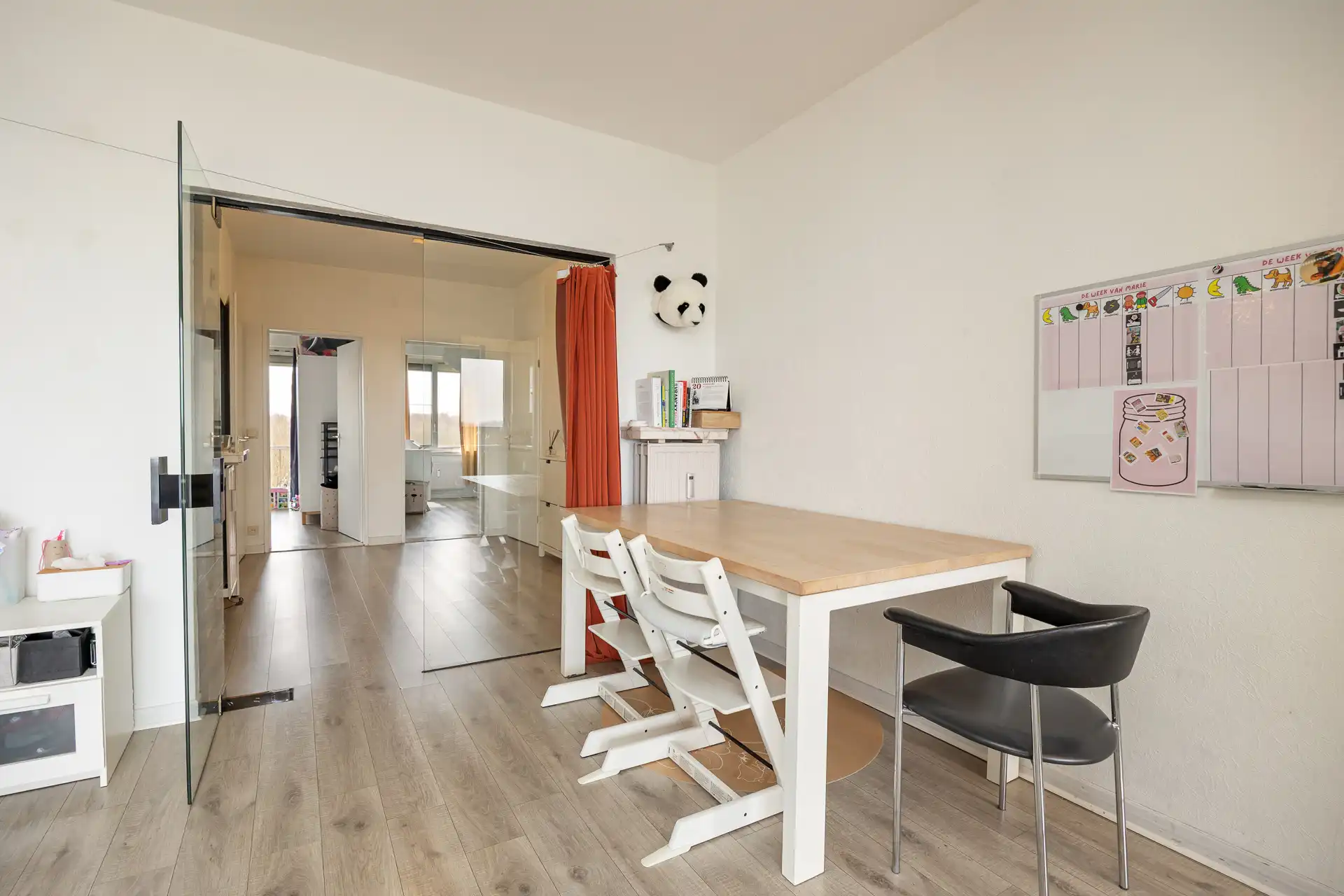 Ruim 2slpk-app. met vergezicht met kelder en parking foto 5