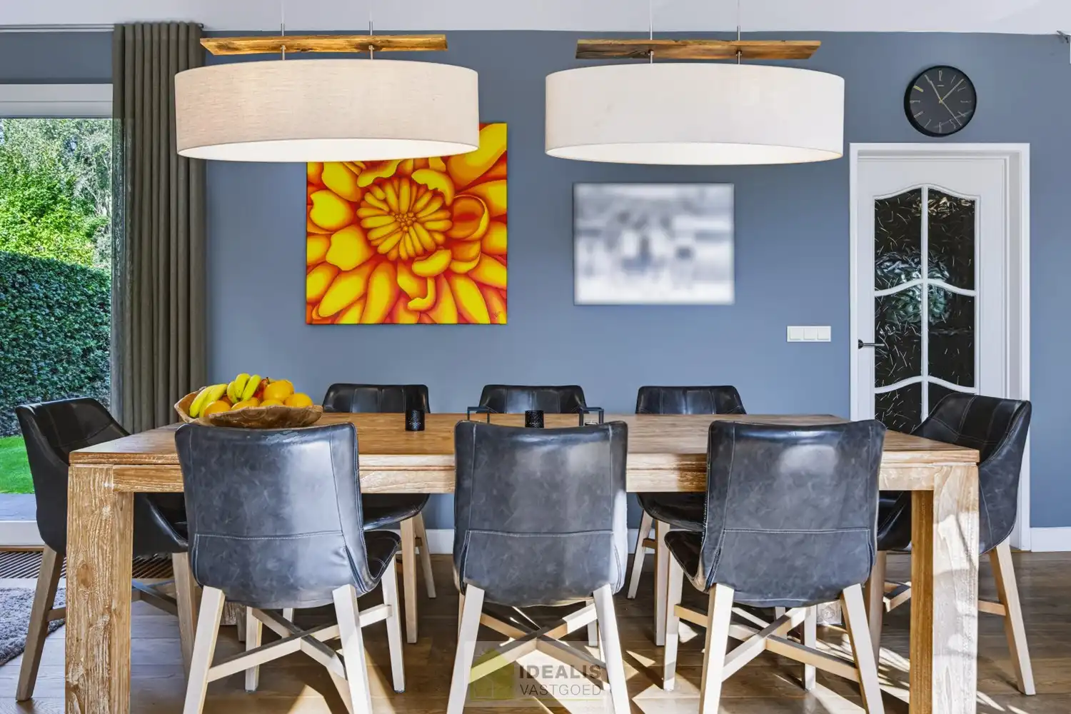 IDEALIS VASTGOED – EEN HUIS OM VERLIEFD OP TE WORDEN! DEZE PRACHTIGE INSTAPKLARE (LEVENSBESTENDIGE) VILLA MET EEN HEERLIJKE LICHTRIJKE LEEFRUIMTE VOORZIEN VAN EEN OPEN KEUKEN, 5 SLAAPKAMERS, 2 BADKAMERS, EEN PERFECT AANGELEGDE TUIN IN ALLE PRIVACY, UITGERUST MET EEN GOED VOORZIENE BUITENKEUKEN EN BIJGEBOUWEN INGERICHT VOOR WELLNESS (HOT TUB) EN BERGRUIMTE! EEN MUST VISIT VOOR ZIJ OP ZOEK NAAR MOOIE HUIZEN! foto 25