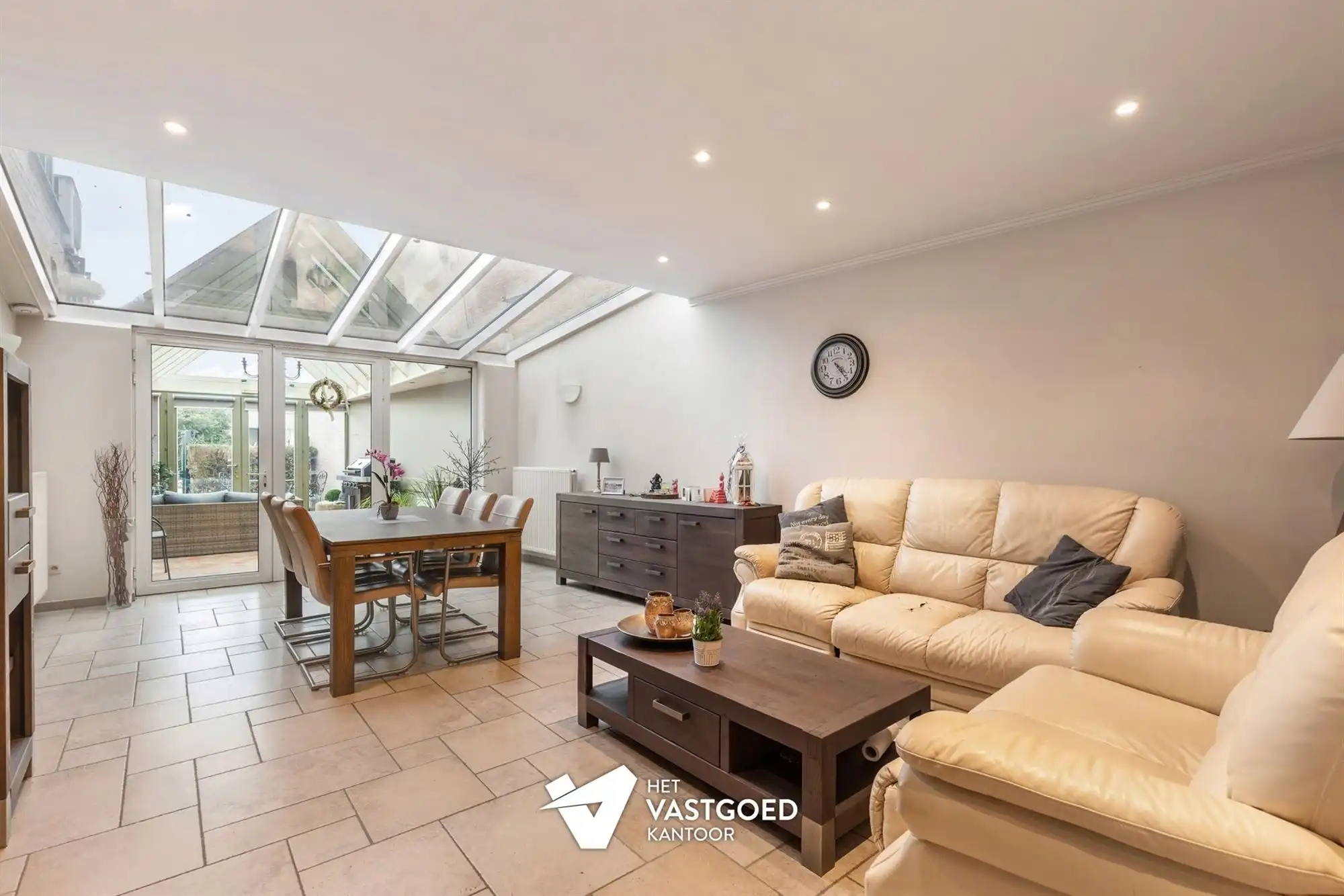 PERFECT ONDERHOUDEN GELIJKVLOERS APPARTEMENT (135M²) MET 2 SLAAPKAMERS + DRESSING EN TERRAS TE LAAKDAL foto 3