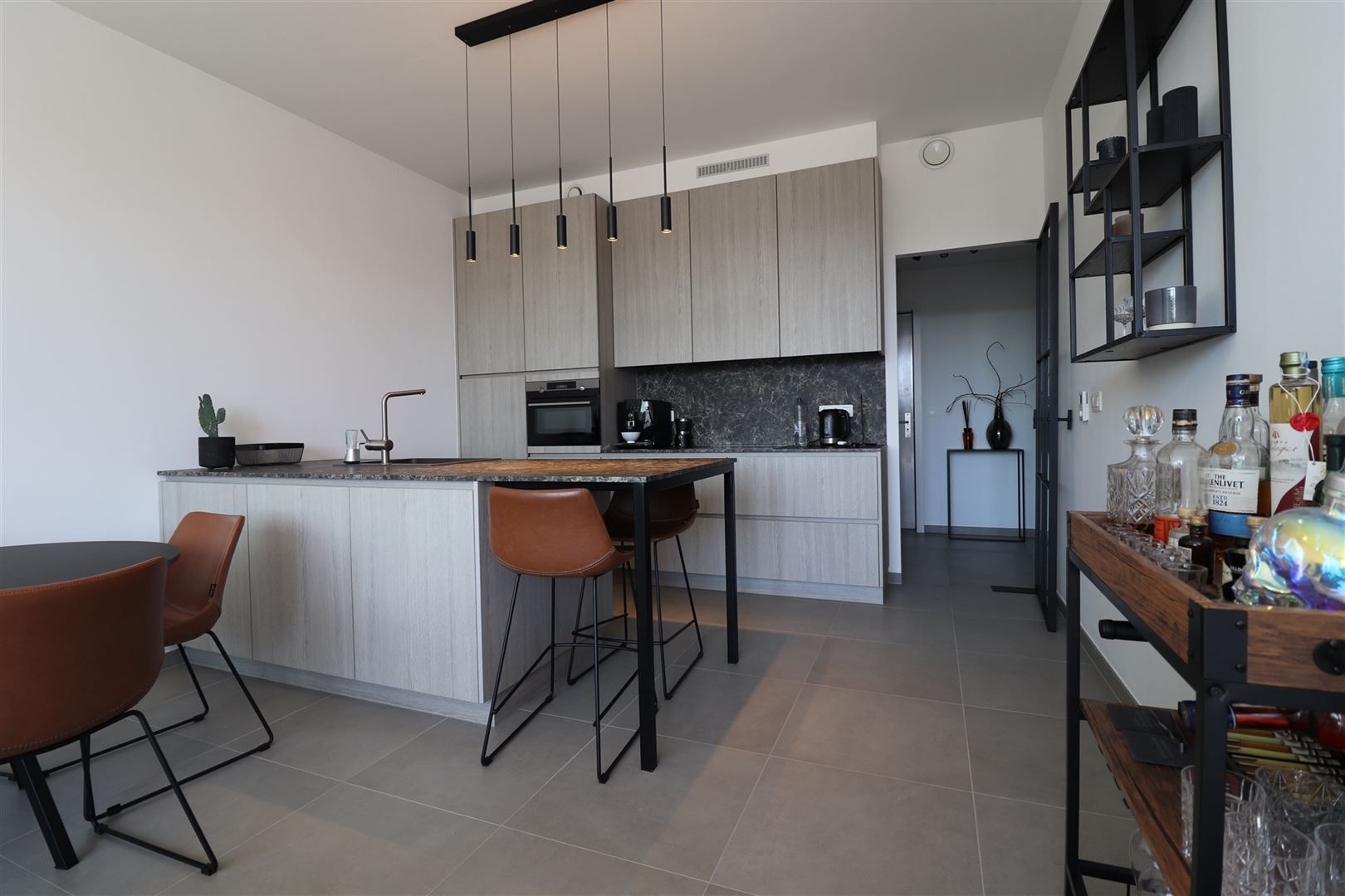 Gemeubeld appartement met autostaanplaats op het Eilandje  foto 3